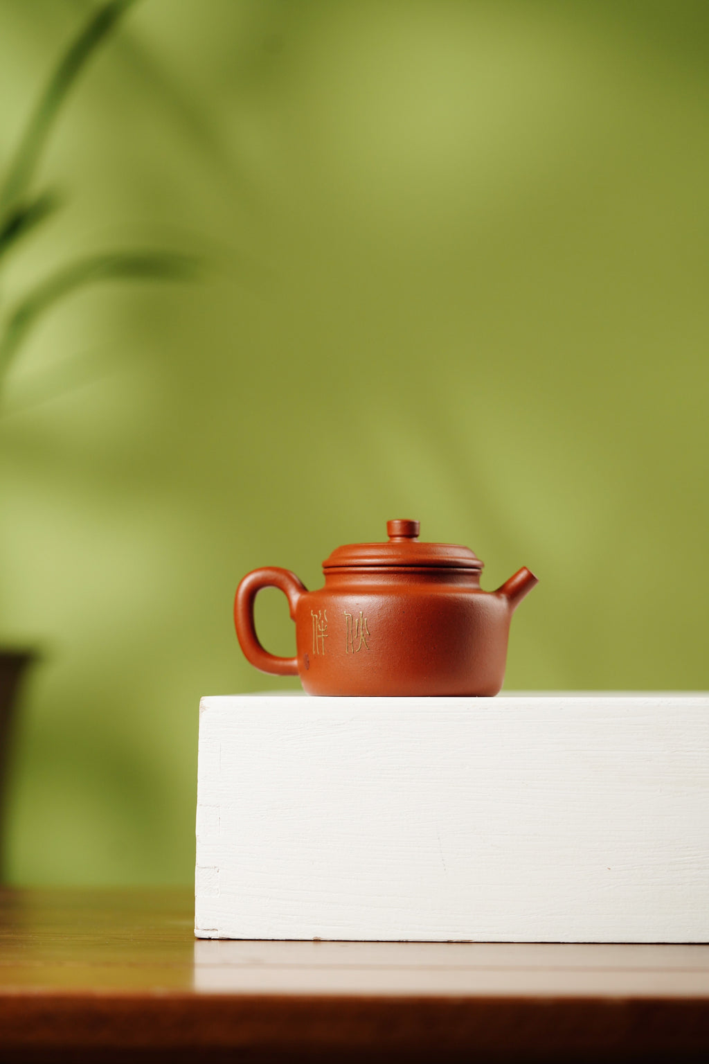 紫砂堆塑·高端臻品 | 彭金格大师孤品重器【德钟壶】——原矿优质老朱泥·75cc ——紫砂立体浮雕大师·彭金格(金一) 亲工