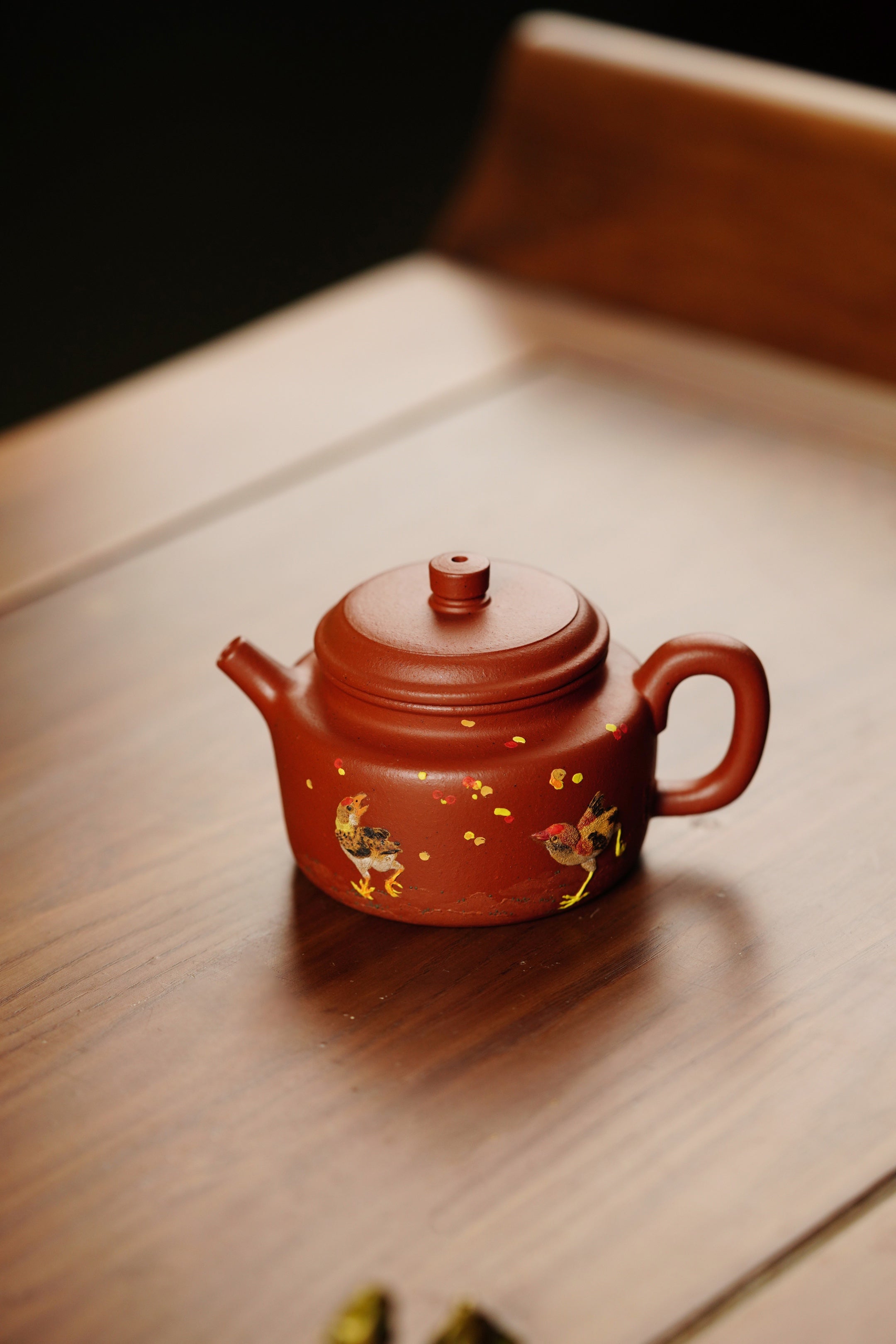 紫砂堆塑·高端臻品 | 彭金格大师孤品重器【德钟壶】——原矿优质老朱泥·75cc ——紫砂立体浮雕大师·彭金格(金一) 亲工