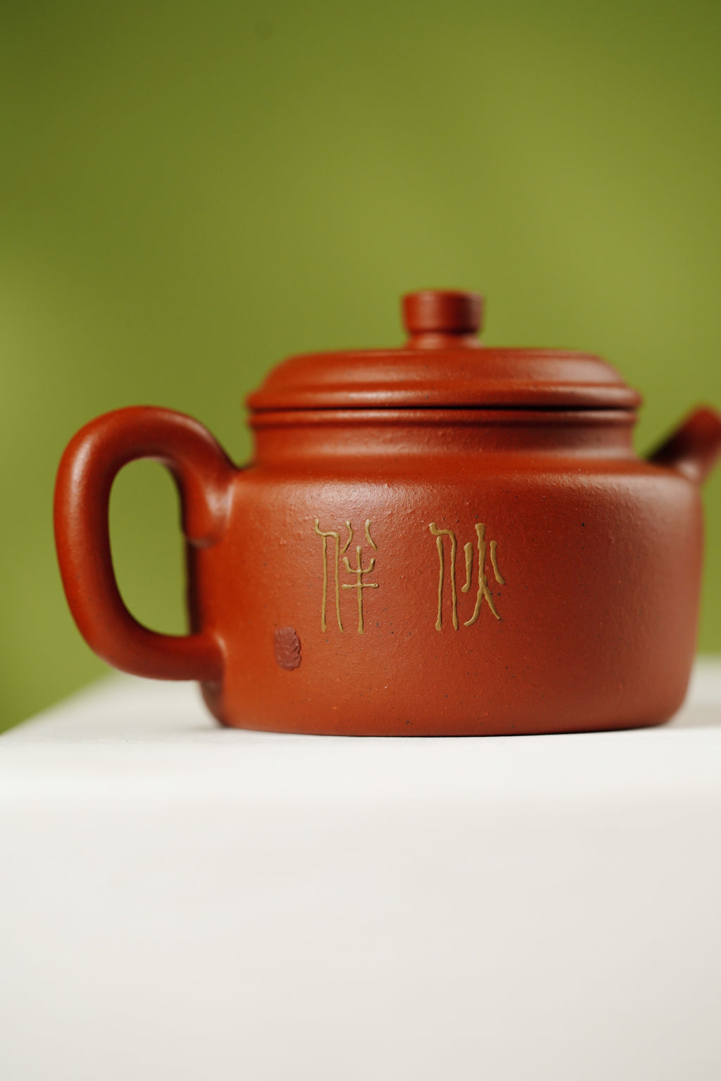 紫砂堆塑·高端臻品 | 彭金格大师孤品重器【德钟壶】——原矿优质老朱泥·75cc ——紫砂立体浮雕大师·彭金格(金一) 亲工