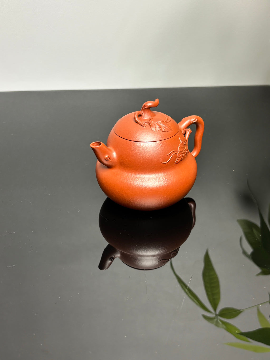 紫砂朱韵 礼藏臻品｜当代朱泥标杆人物｜非遗高层次艺术人才·徐伟强亲工《葫芦壶》高端礼藏重器！  原矿优质·朱泥·150cc