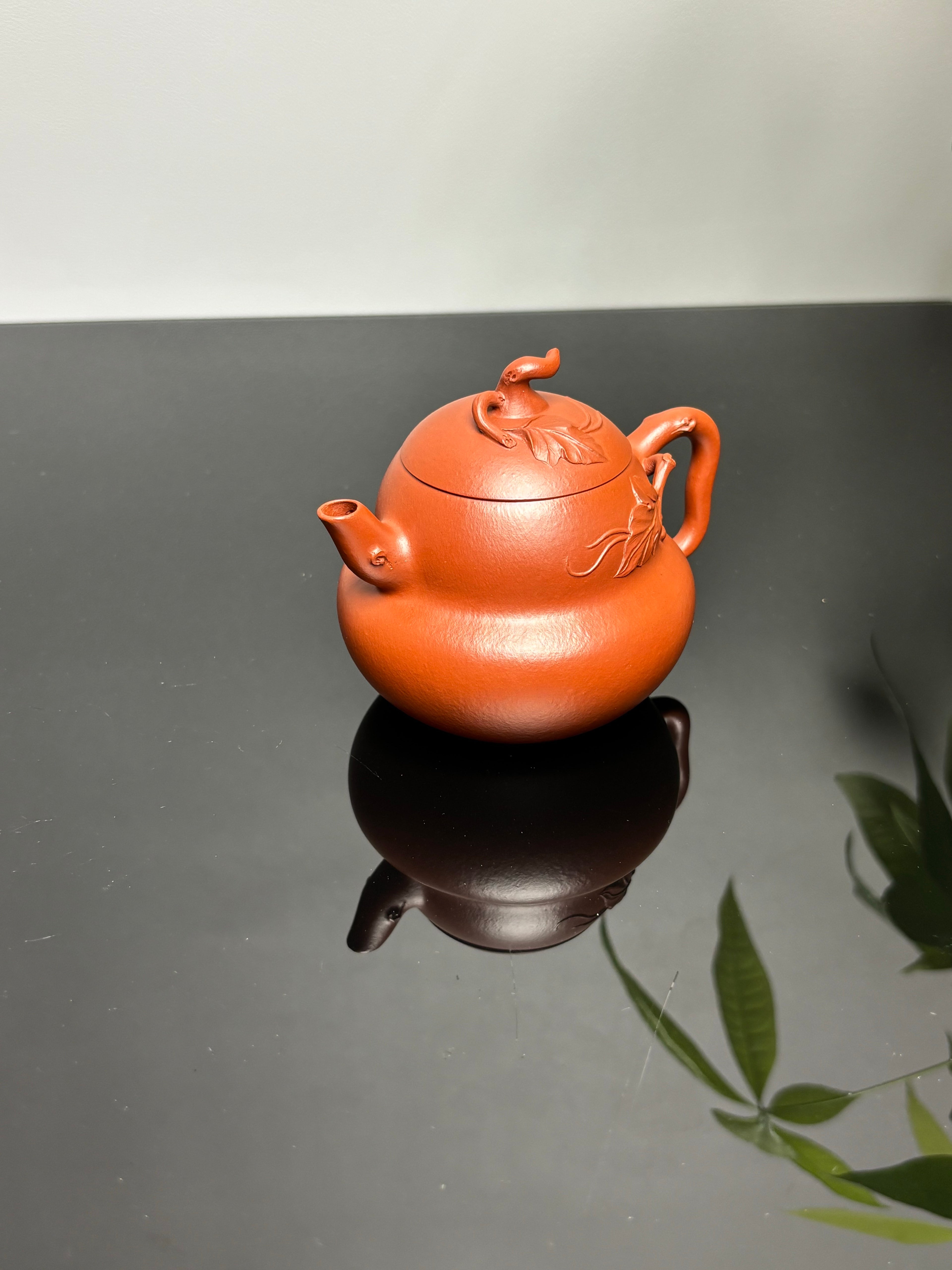 紫砂朱韵 礼藏臻品｜当代朱泥标杆人物｜非遗高层次艺术人才·徐伟强亲工《葫芦壶》高端礼藏重器！  原矿优质·朱泥·150cc