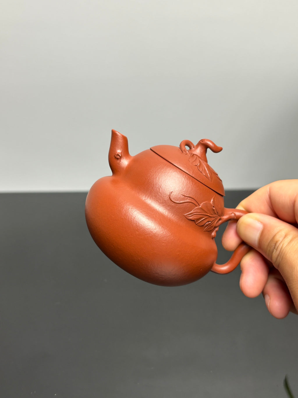紫砂朱韵 礼藏臻品｜当代朱泥标杆人物｜非遗高层次艺术人才·徐伟强亲工《葫芦壶》高端礼藏重器！  原矿优质·朱泥·150cc