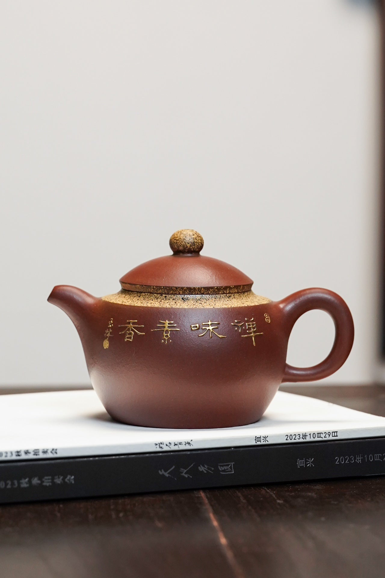 宗师泰斗·邱玉林最具代表艺术巨作《禅缘壶》极具收藏传世与馈赠价值·双顶尖重器【藏品规格】原矿优质底槽清｜450cc