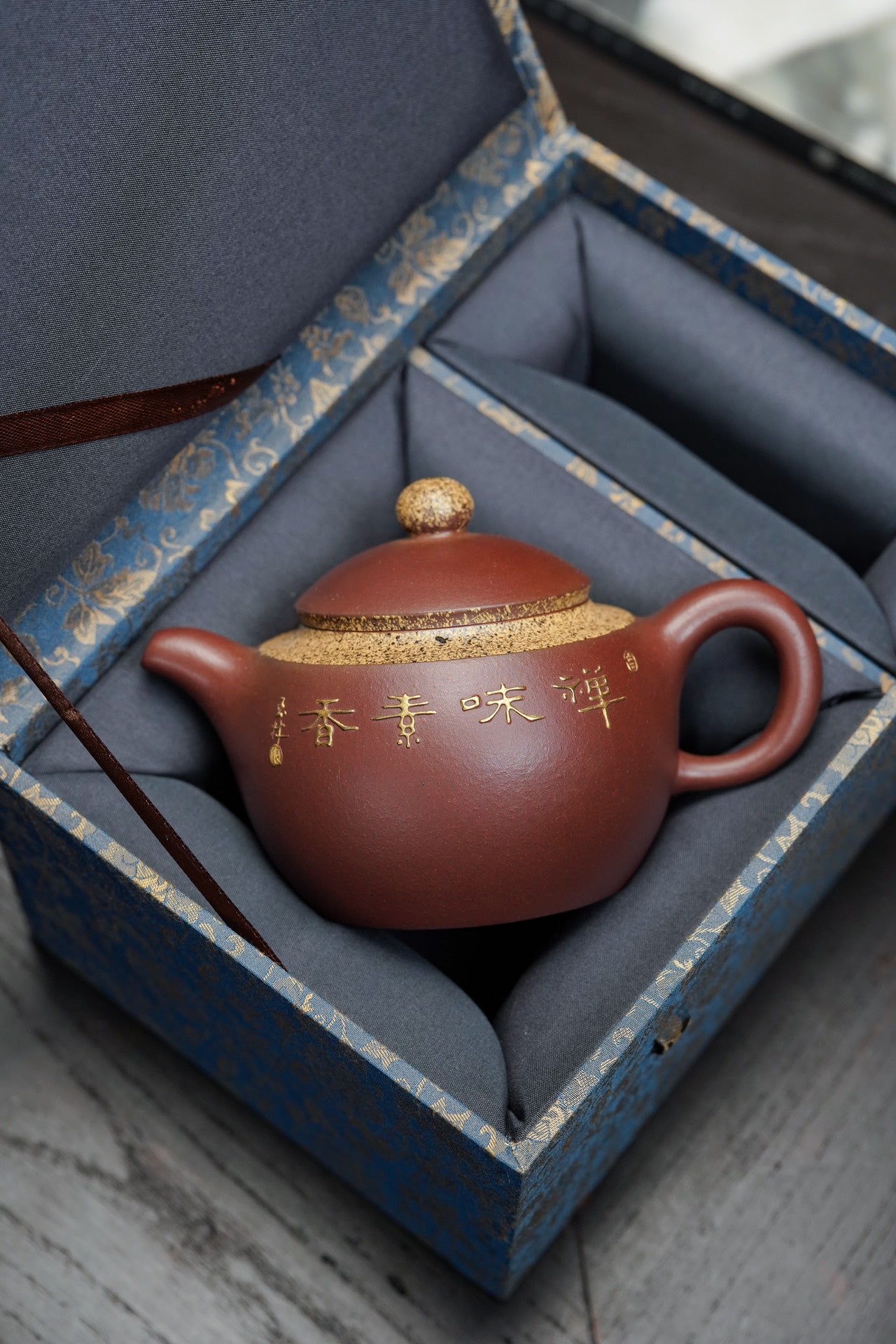 宗师泰斗·邱玉林最具代表艺术巨作《禅缘壶》极具收藏传世与馈赠价值·双顶尖重器【藏品规格】原矿优质底槽清｜450cc