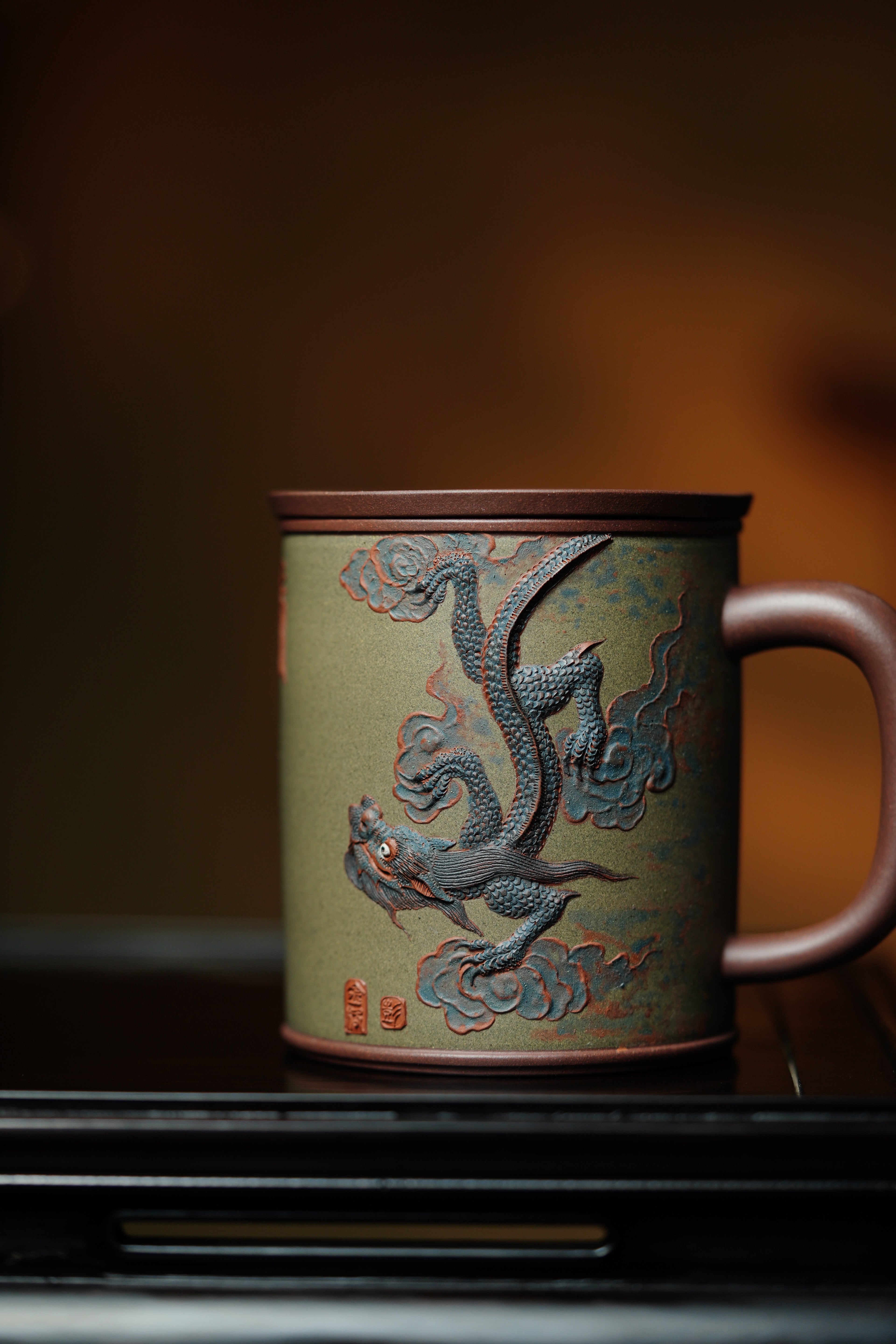 紫砂堆塑·高端臻品 | 彭金格大师孤品重器【龙来福盖杯】收藏传世·高端礼赠·藏值无量！  ——原矿优质底槽清·280cc