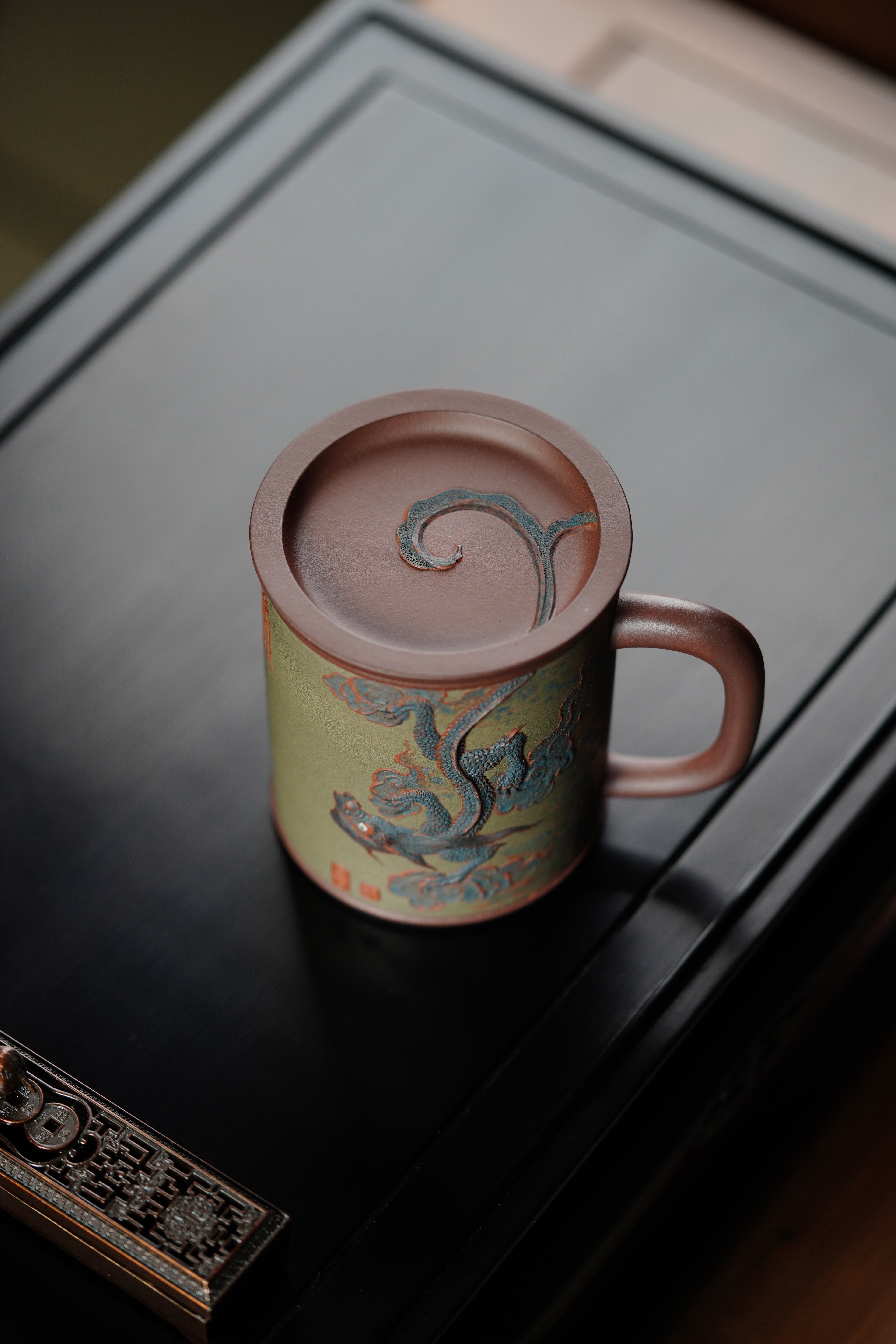 紫砂堆塑·高端臻品 | 彭金格大师孤品重器【龙来福盖杯】收藏传世·高端礼赠·藏值无量！  ——原矿优质底槽清·280cc