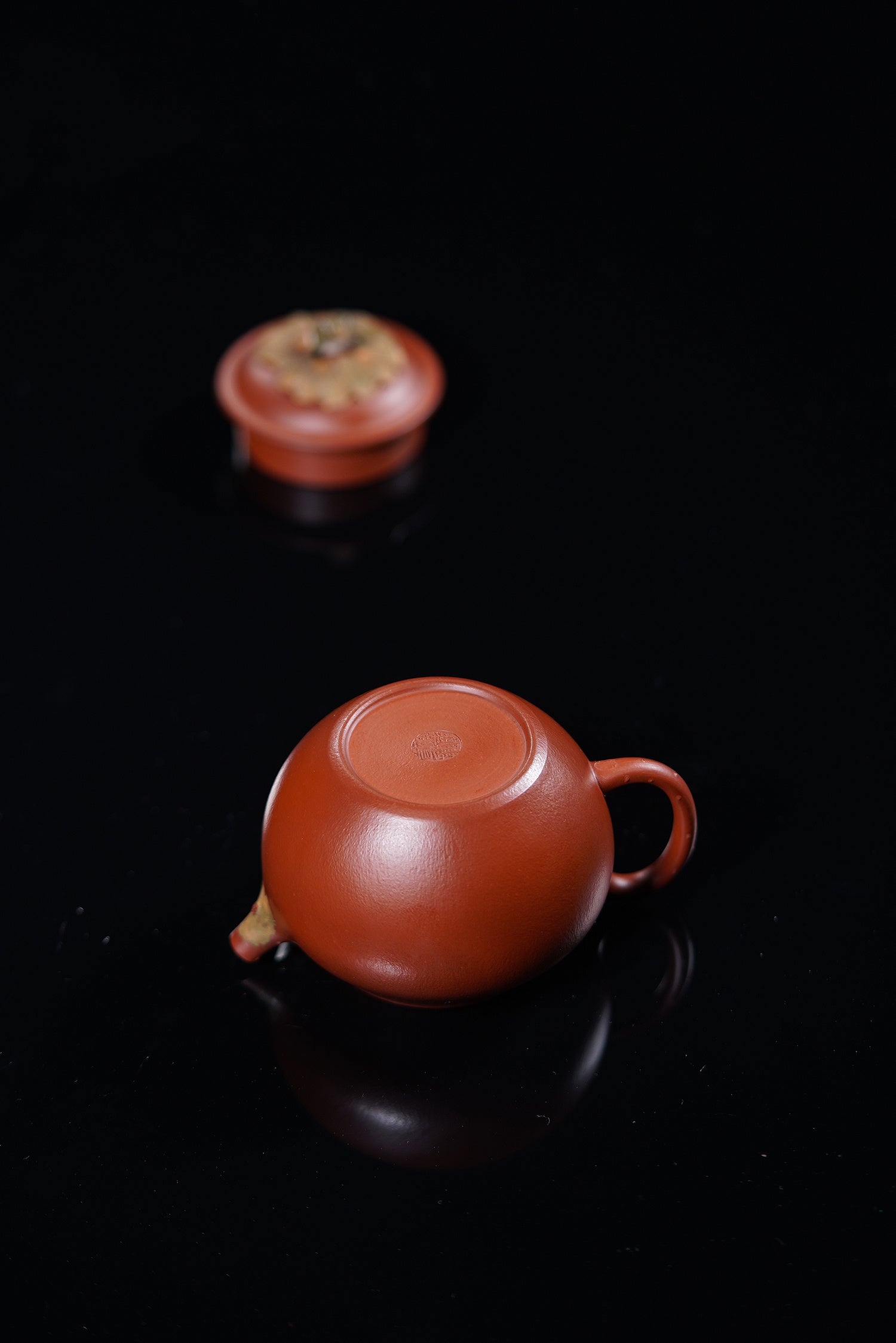 中国紫砂界原创花器艺术名家·陈真趣味臻品《莲畔凝眸壶》藏礼双绝 未来可期！  ——原矿优质朱泥·120cc