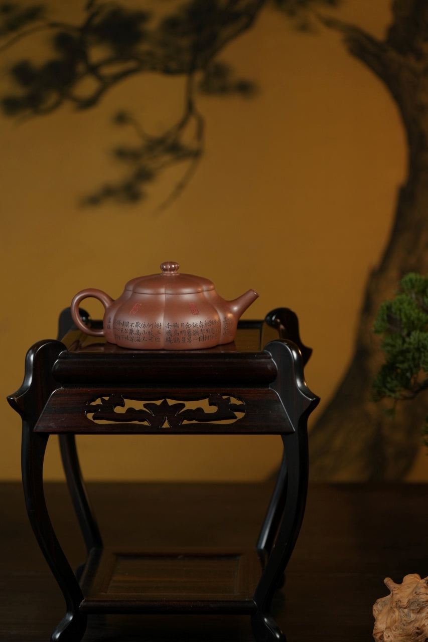 范大生嫡脉｜范秀芳制 范伟群装饰｜双省大师联诀紫砂臻品《六瓣静乐壶》传世收藏·礼赠双绝重器！  ——原矿优质底槽清·260cc（入册款代表作）