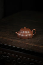 范大生嫡脉｜范秀芳制 范伟群装饰｜双省大师联诀紫砂臻品《六瓣静乐壶》传世收藏·礼赠双绝重器！  ——原矿优质底槽清·260cc（入册款代表作）
