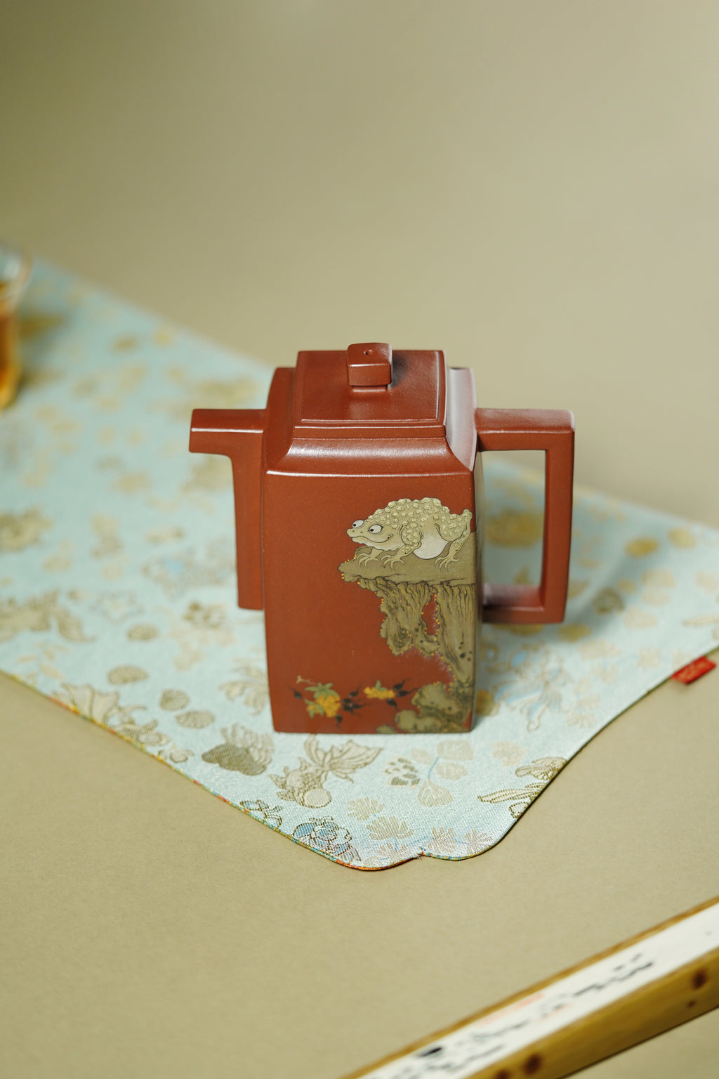 稀世典藏·双大师联袂·世间唯一孤品重器｜沈更轶亲制·邱玉林装饰巅峰之作【金砖聚财壶】——原矿优质底槽清·450cc