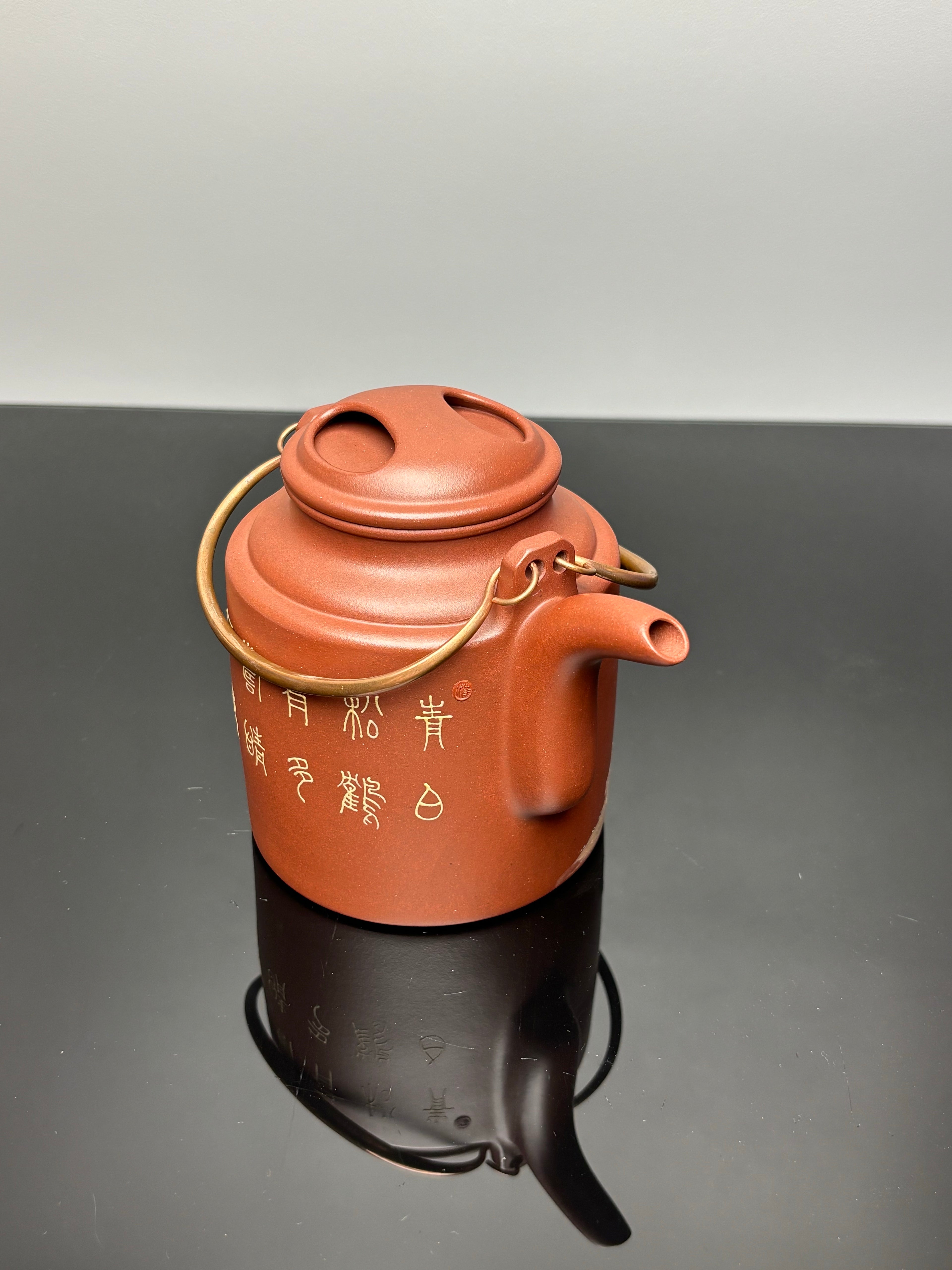 稀世紫砂·全球孤品｜杜益君制·汪小文泥绘【洋桶壶】雅昌拍卖9.7万同款 原矿优质底槽青｜容量：500cc