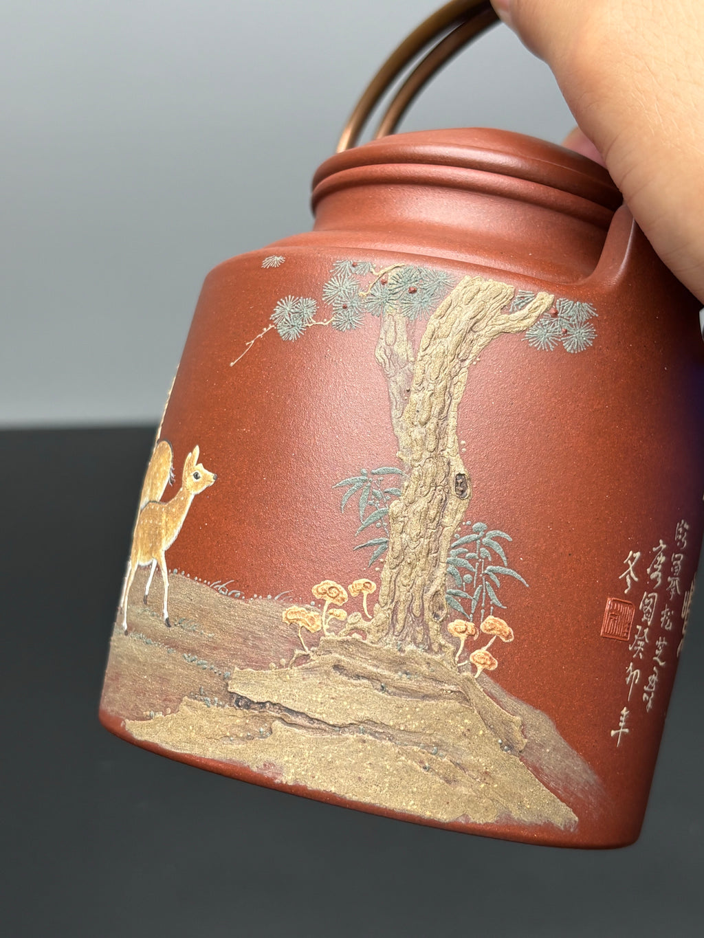 稀世紫砂·全球孤品｜杜益君制·汪小文泥绘【洋桶壶】雅昌拍卖9.7万同款 原矿优质底槽青｜容量：500cc
