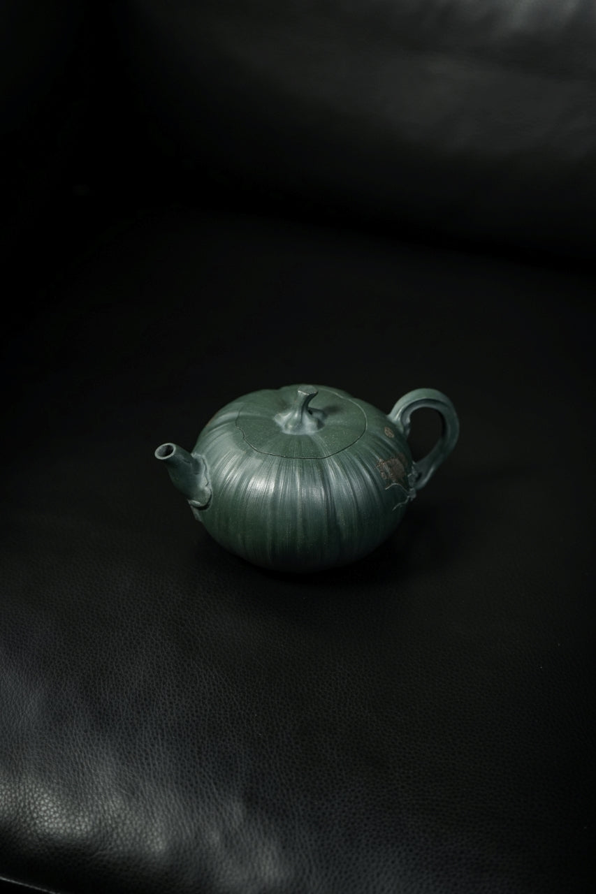 范大生嫡脉｜范秀芳制 范伟群装饰｜双省大师联诀紫砂臻品《大生南瓜壶》——优质九龄君子兰·280cc（入册款代表作）