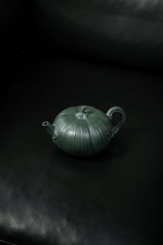 范大生嫡脉｜范秀芳制 范伟群装饰｜双省大师联诀紫砂臻品《大生南瓜壶》——优质九龄君子兰·280cc（入册款代表作）