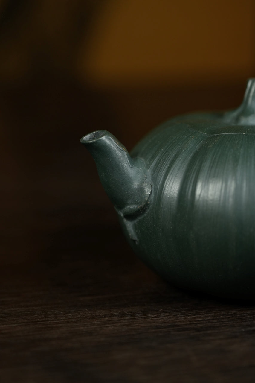 范大生嫡脉｜范秀芳制 范伟群装饰｜双省大师联诀紫砂臻品《大生南瓜壶》——优质九龄君子兰·280cc（入册款代表作）