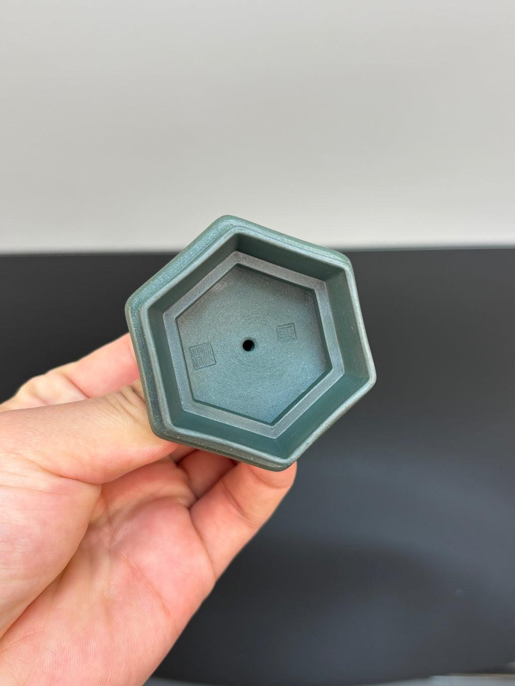 紫砂界80后方器巨匠巅峰臻品《闲者六方壶》传世收藏，藏值无量 甄选优质苏门答腊青·260cc