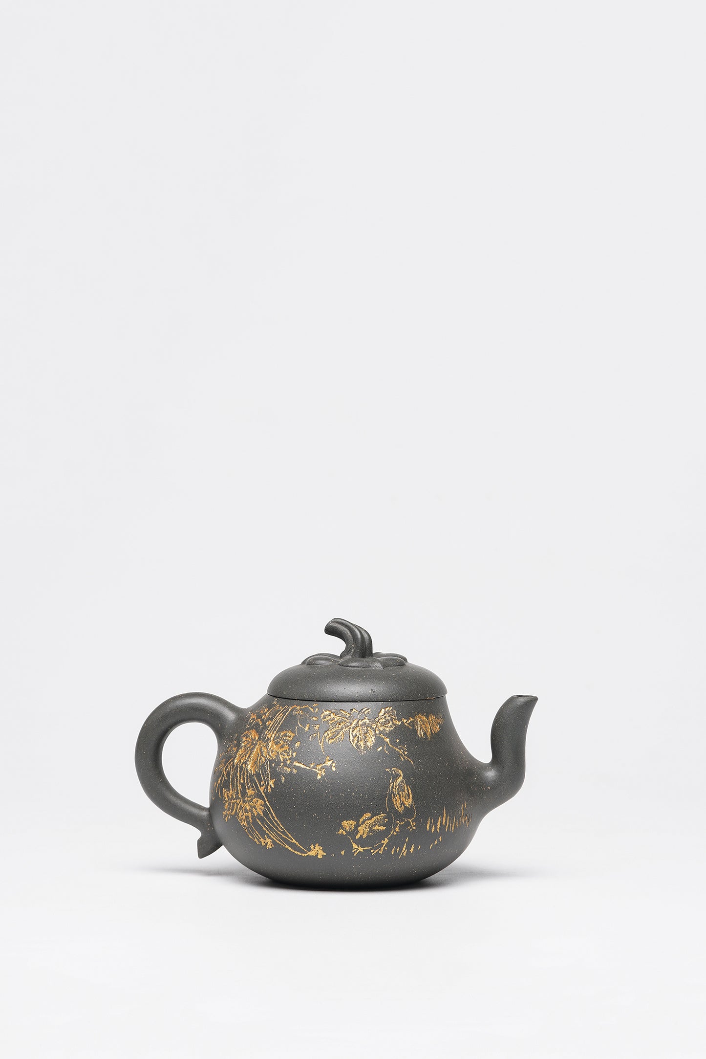 储立之大师传世典藏重器《矮茄瓜壶》是礼藏双宜首选的高端艺术品！  ——原矿优质 雪花青·300cc