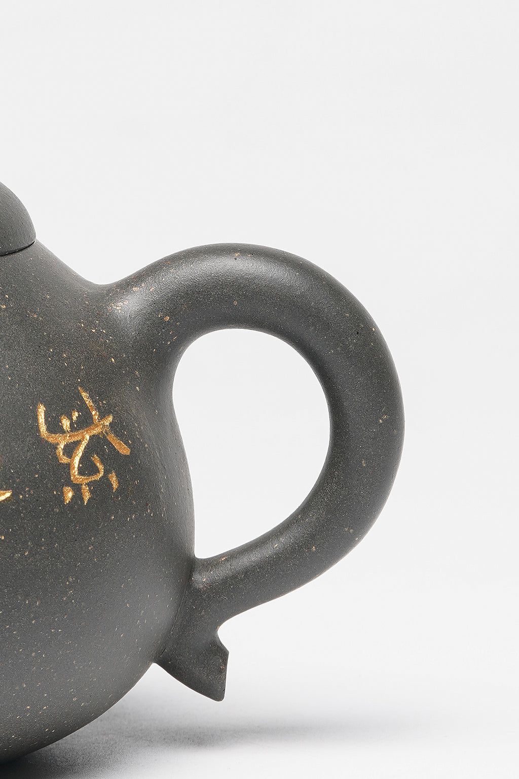储立之大师传世典藏重器《矮茄瓜壶》是礼藏双宜首选的高端艺术品！  ——原矿优质 雪花青·300cc