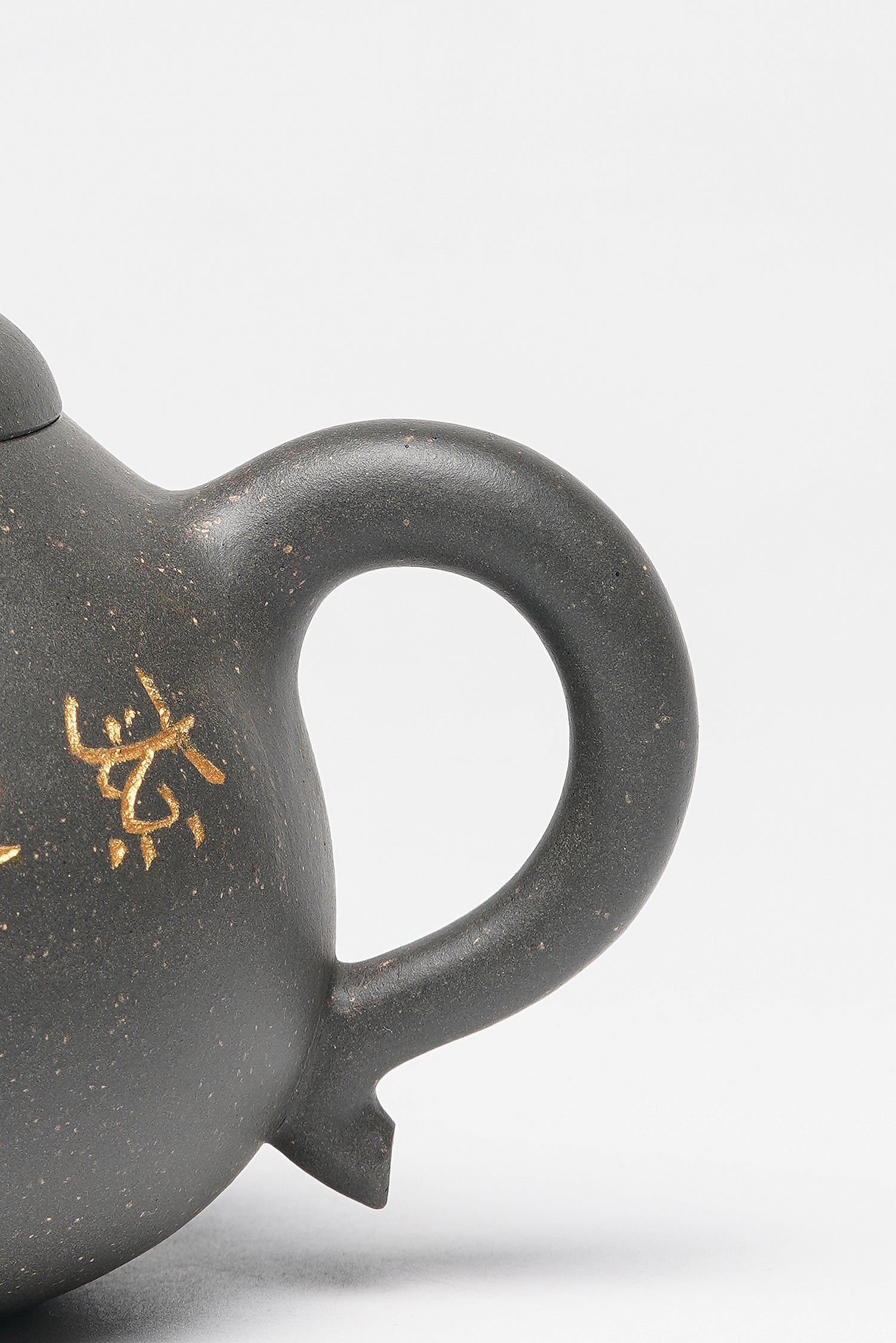 储立之大师传世典藏重器《矮茄瓜壶》是礼藏双宜首选的高端艺术品！  ——原矿优质 雪花青·300cc