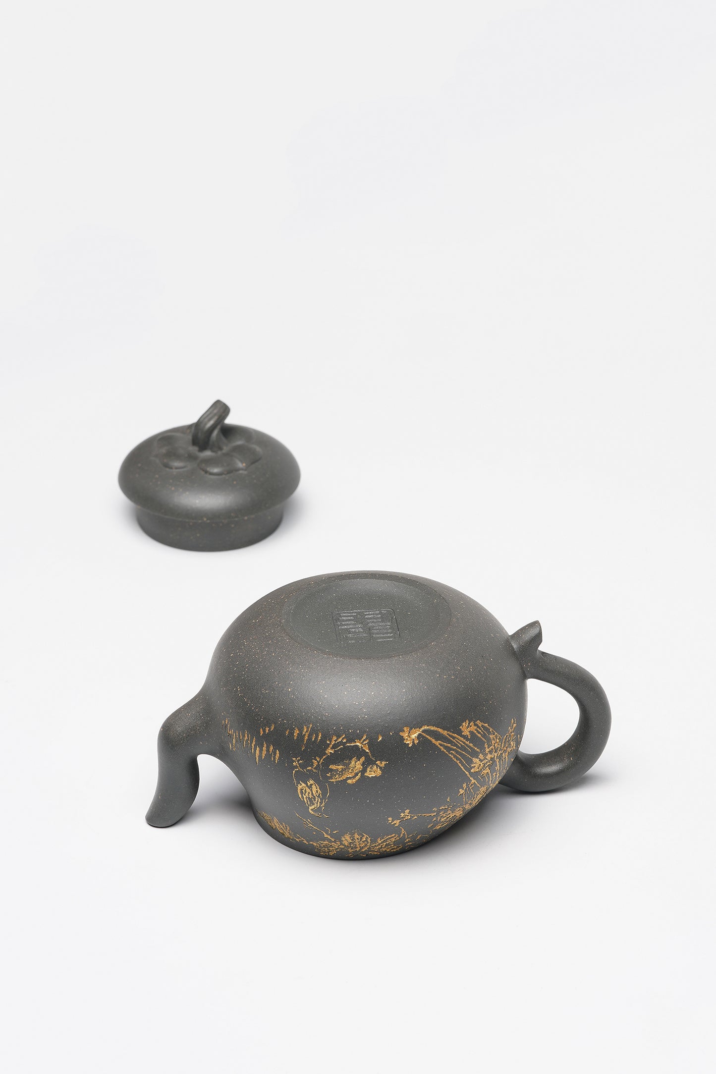 储立之大师传世典藏重器《矮茄瓜壶》是礼藏双宜首选的高端艺术品！  ——原矿优质 雪花青·300cc