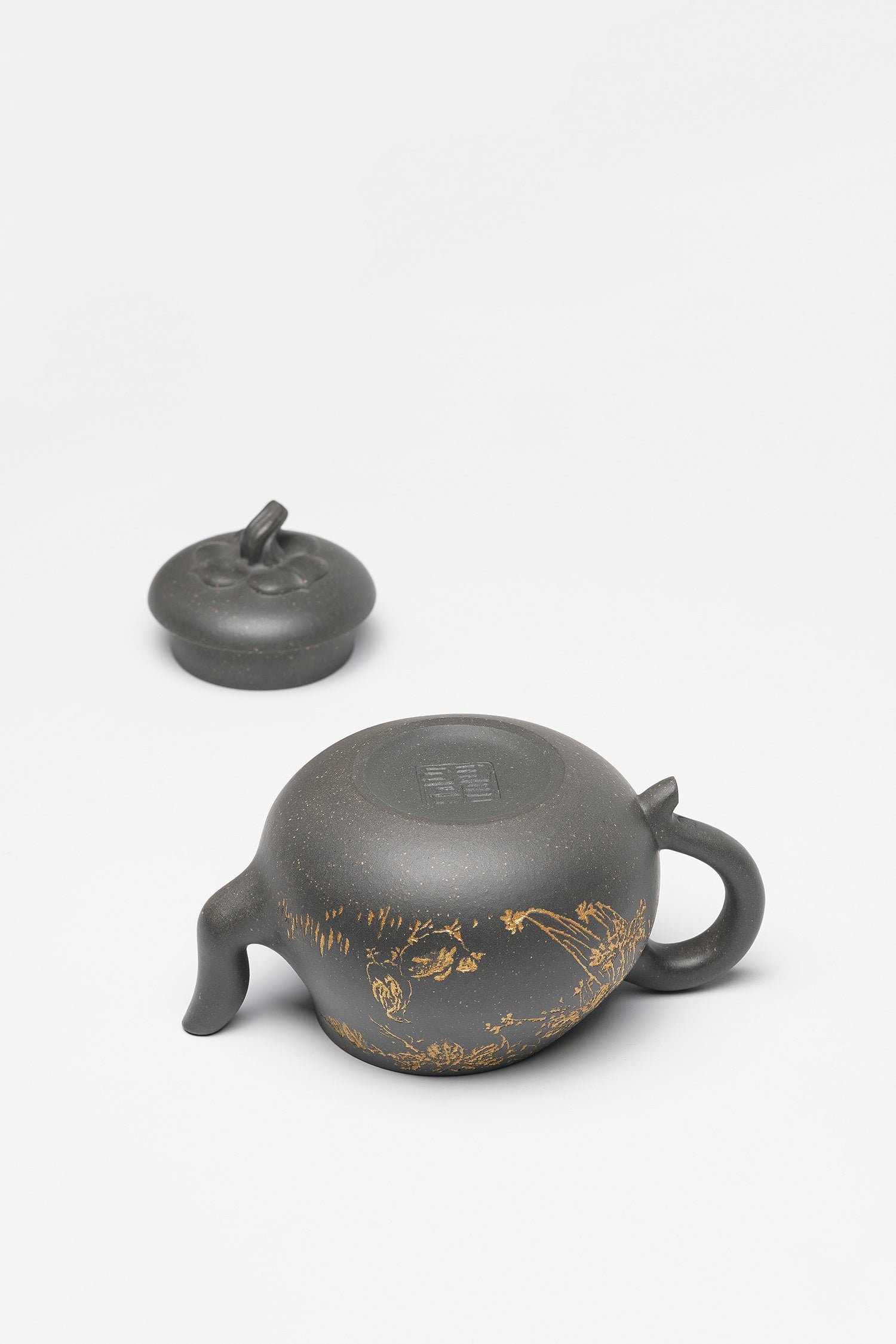 储立之大师传世典藏重器《矮茄瓜壶》是礼藏双宜首选的高端艺术品！  ——原矿优质 雪花青·300cc