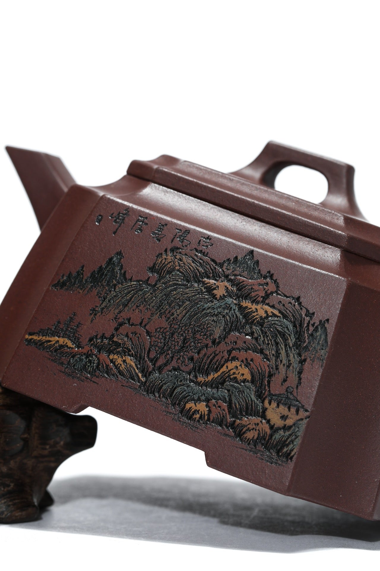 李峰大师·紫砂界彩刻山水标杆臻品《四方凹角壶》礼藏双绝 传世重器！  ——原矿优质老紫泥·300cc