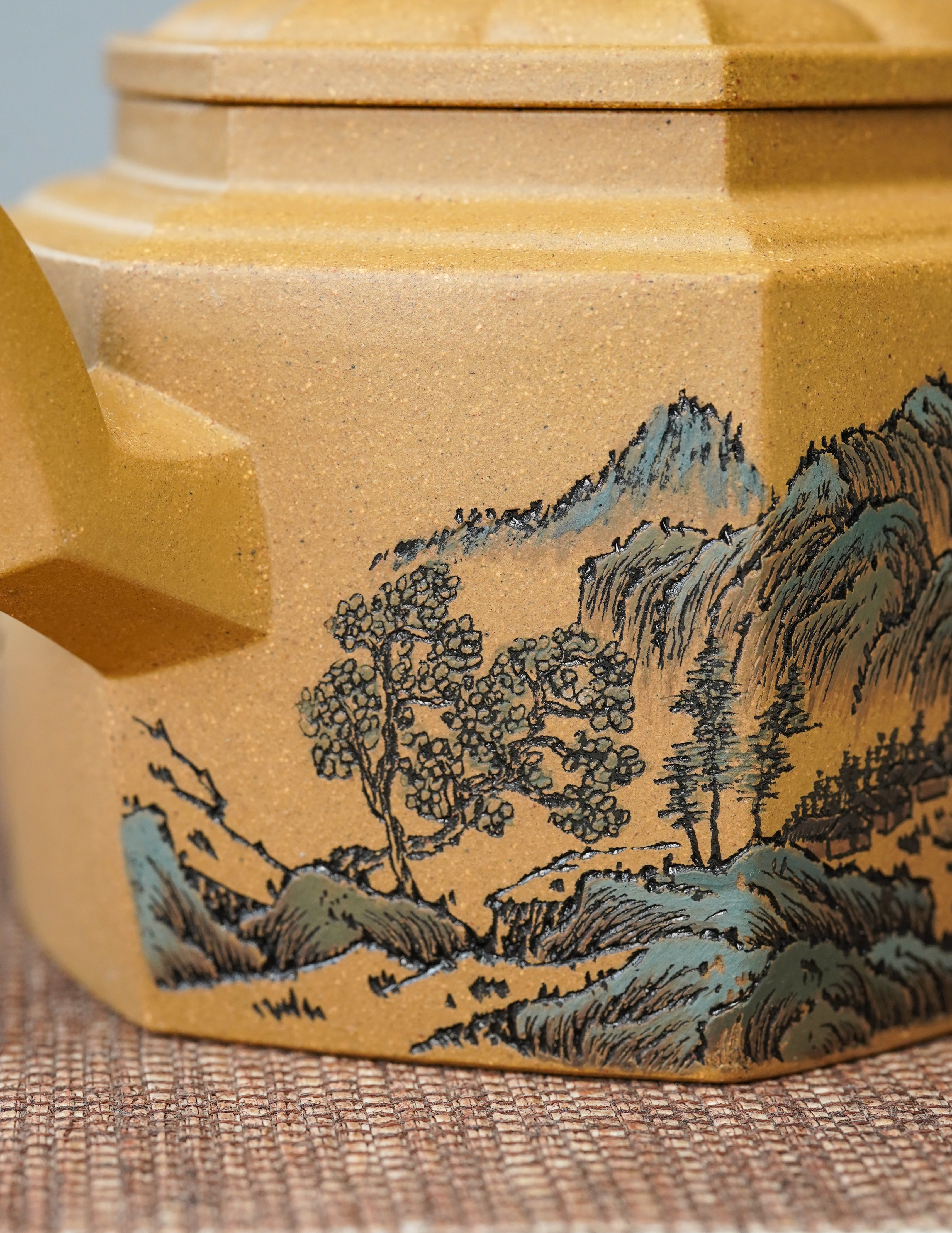 紫砂界彩刻山水第一人·李峰巅峰臻品《六方华锦壶》礼藏双绝 传世重器！  ——原矿优质黄金段泥·450cc