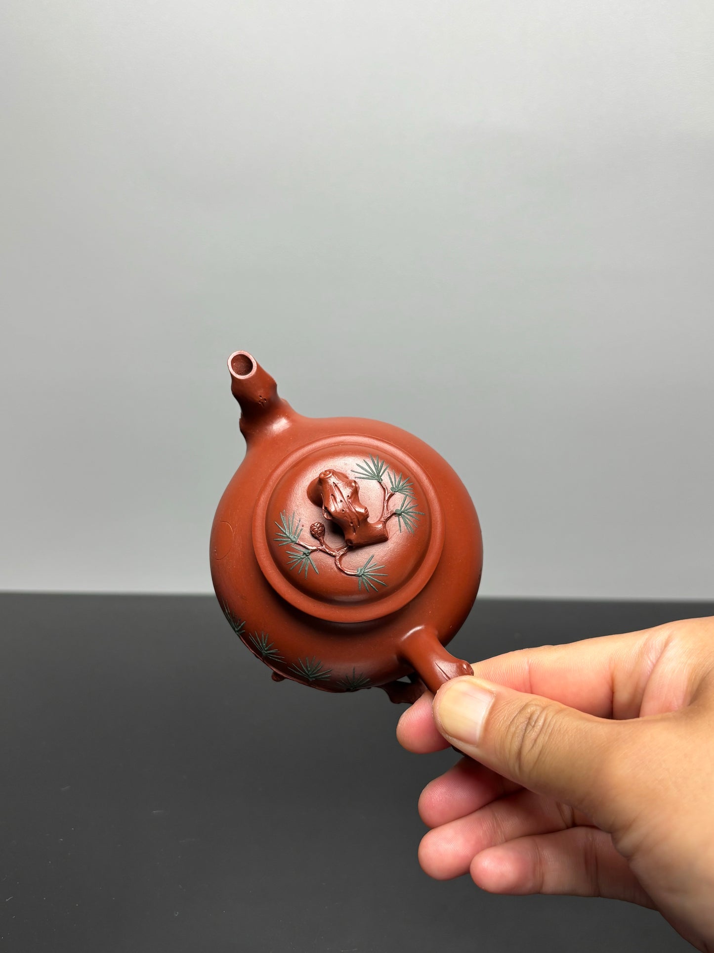 范泽锋高徒·邱爽紫砂潜力重器《松报春壶》是您礼藏皆宜的高端艺术品👍  ——原矿优质朱泥·200cc