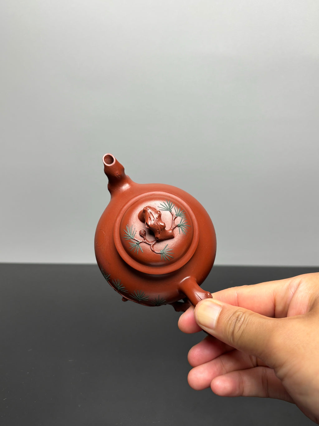 范泽锋高徒·邱爽紫砂潜力重器《松报春壶》是您礼藏皆宜的高端艺术品👍  ——原矿优质朱泥·200cc