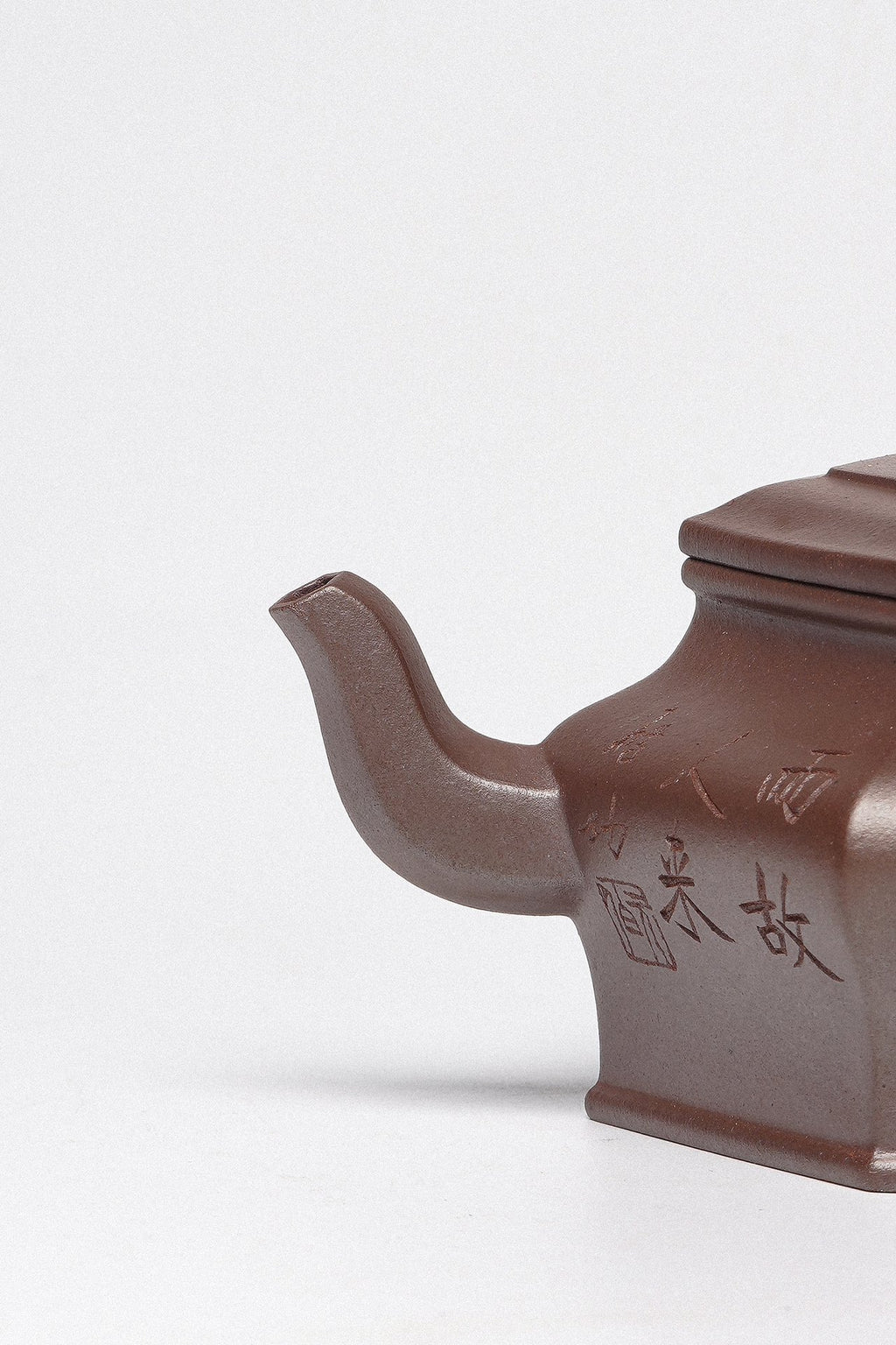 周建春大师扛鼎之作《六方金钟壶》是收藏与礼赠皆宜的高端艺术品——原矿优质金龙血砂·180cc