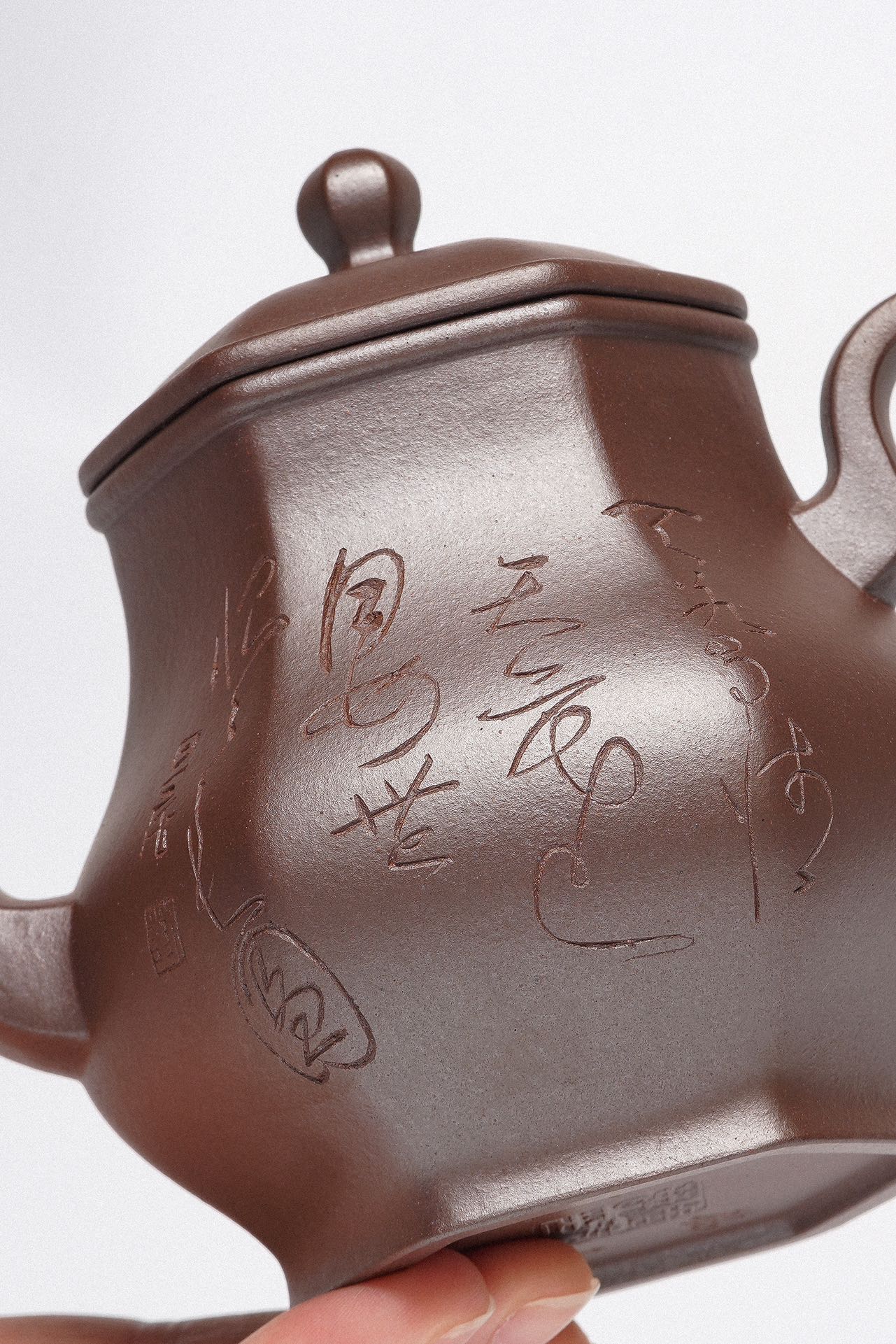 周建春大师扛鼎之作《六方思婷壶》是收藏与礼赠皆宜的高端艺术品——原矿优质金龙血砂·280cc