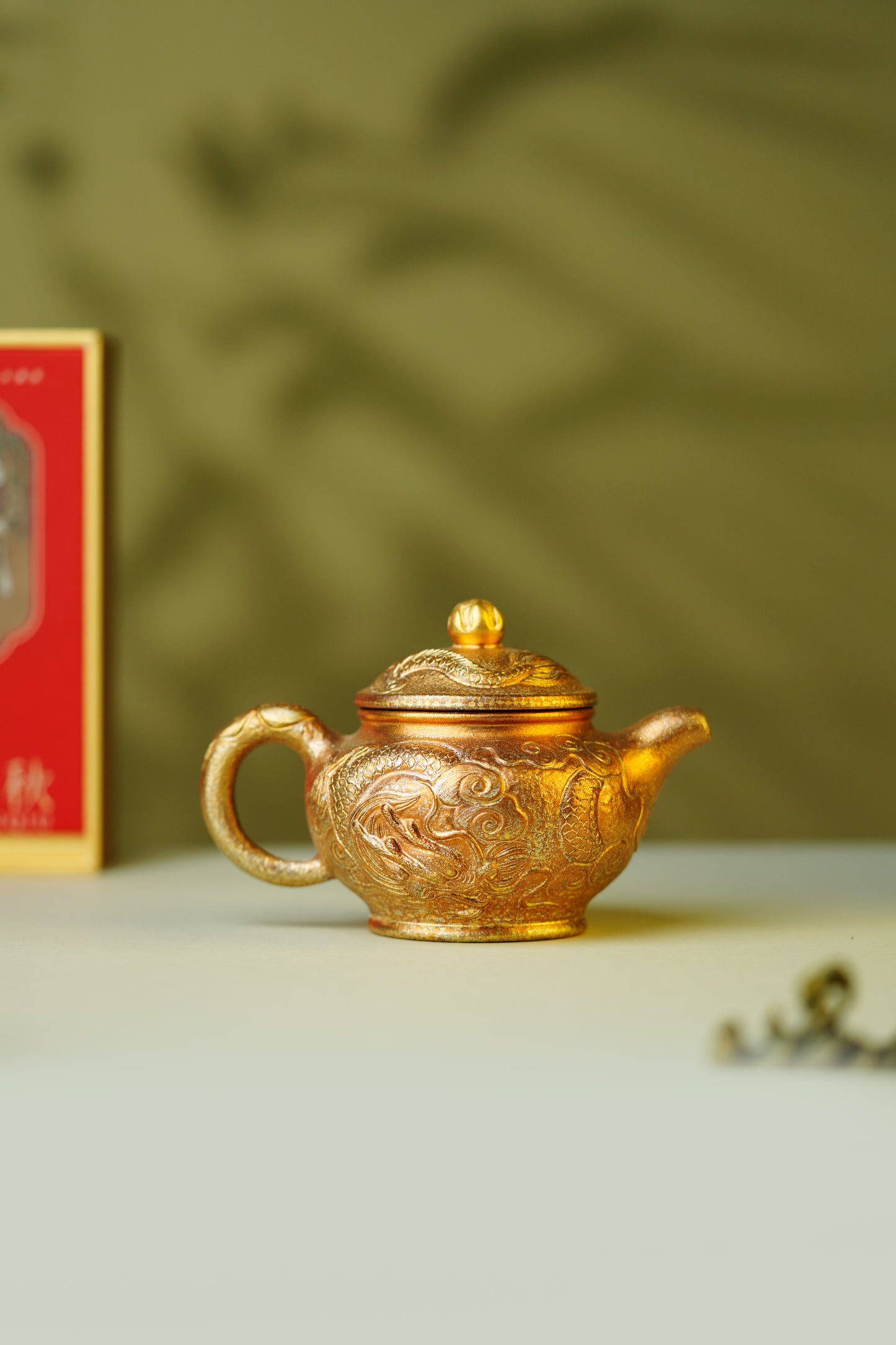 紫砂与雕塑融合艺术重器【双龙戏珠壶】——原矿优质紫茄泥·240cc ——原创紫砂艺术家·朱红景
