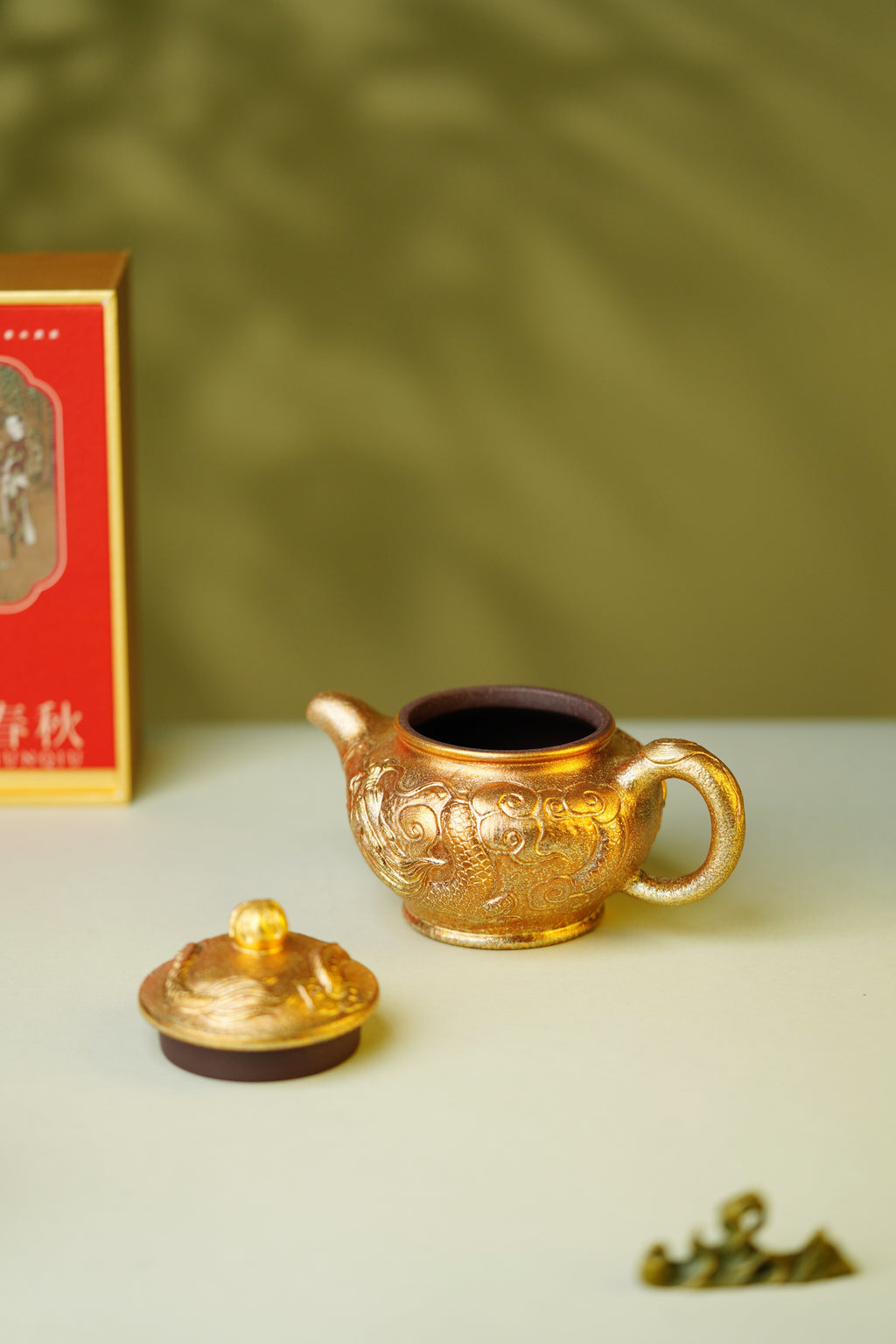 紫砂与雕塑融合艺术重器【双龙戏珠壶】——原矿优质紫茄泥·240cc ——原创紫砂艺术家·朱红景