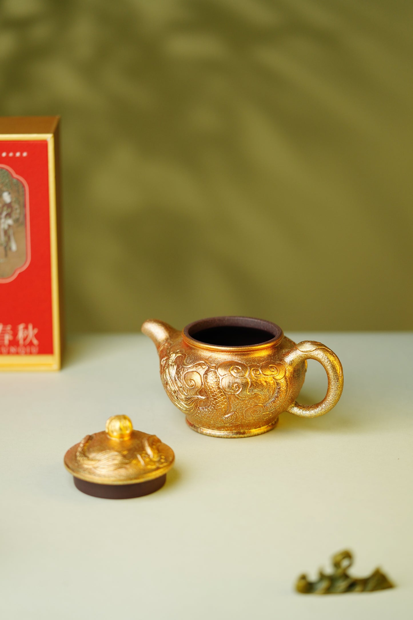 紫砂与雕塑融合艺术重器【双龙戏珠壶】——原矿优质紫茄泥·240cc ——原创紫砂艺术家·朱红景