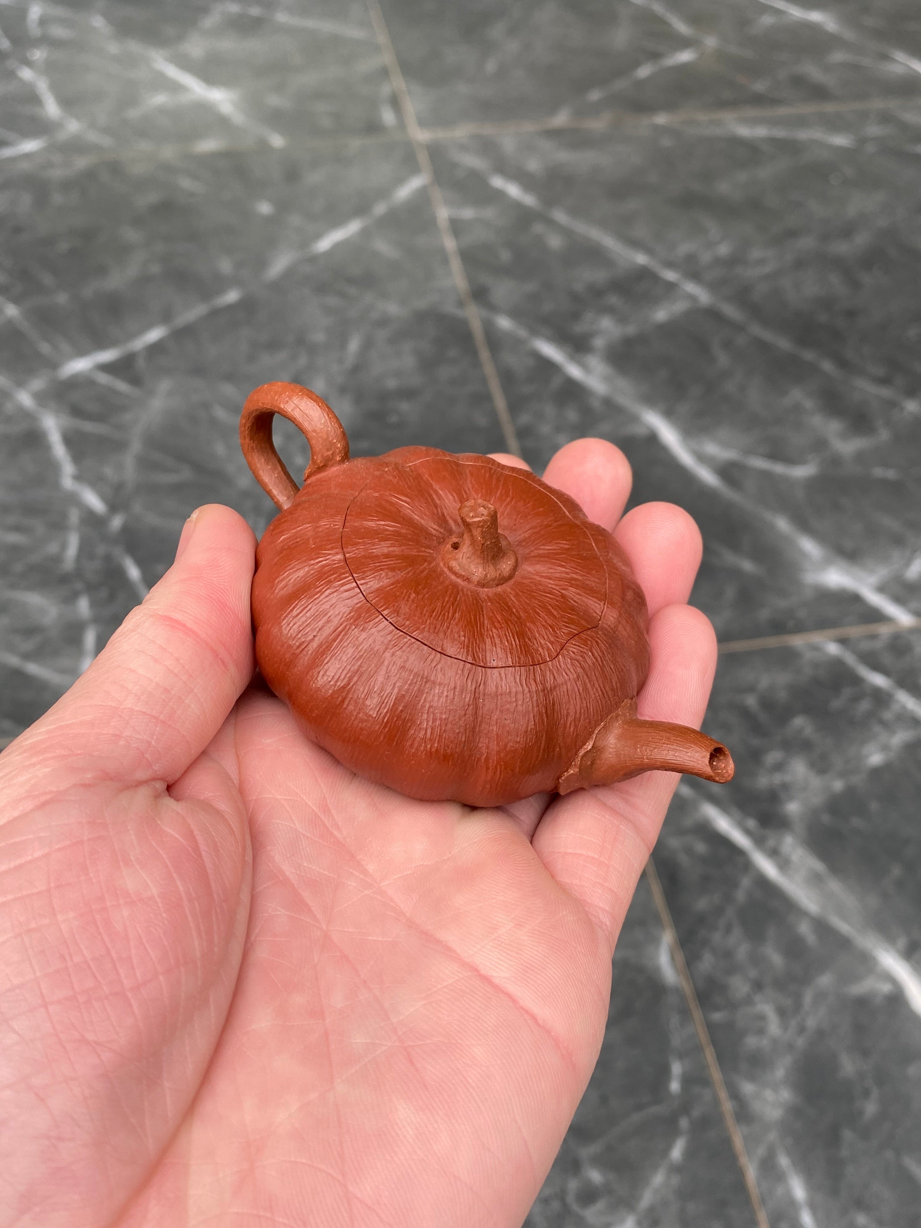 超级紫砂小南瓜壶（双色款）·70CC精品把玩器，内推球孔 手工制作·高端茶客必备 小草书文气十足
