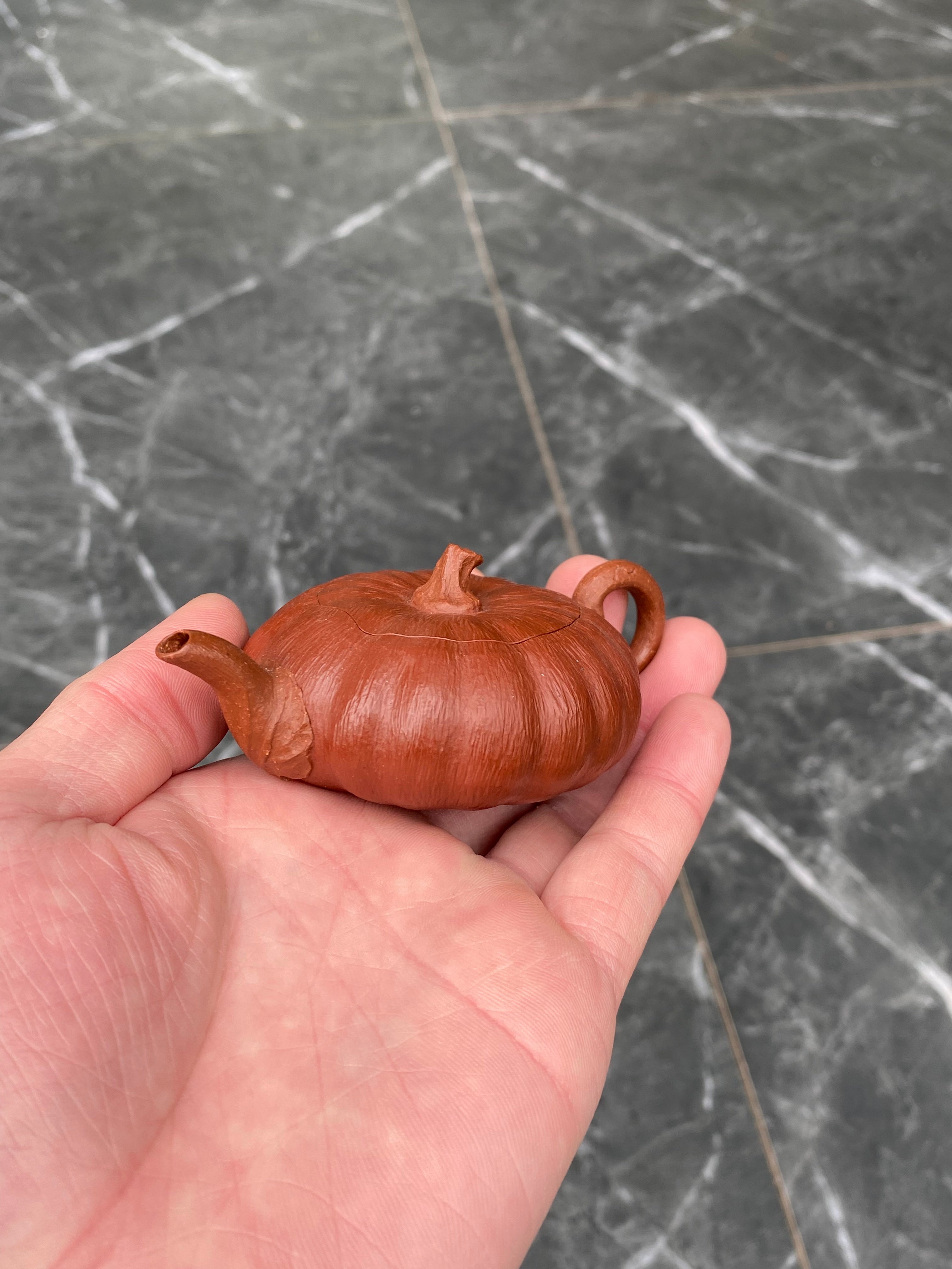 超级紫砂小南瓜壶（双色款）·70CC精品把玩器，内推球孔 手工制作·高端茶客必备 小草书文气十足