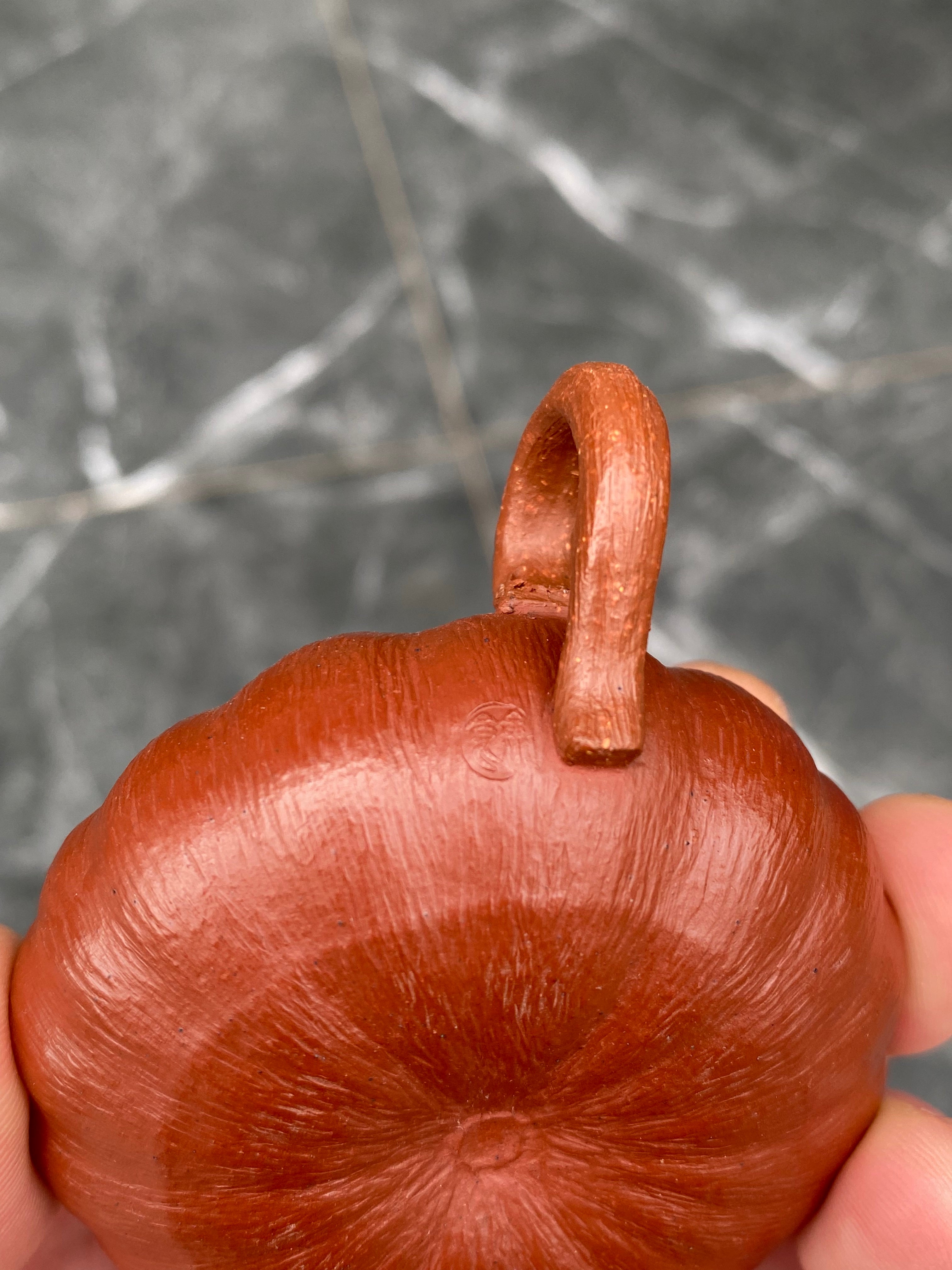 超级紫砂小南瓜壶（双色款）·70CC精品把玩器，内推球孔 手工制作·高端茶客必备 小草书文气十足