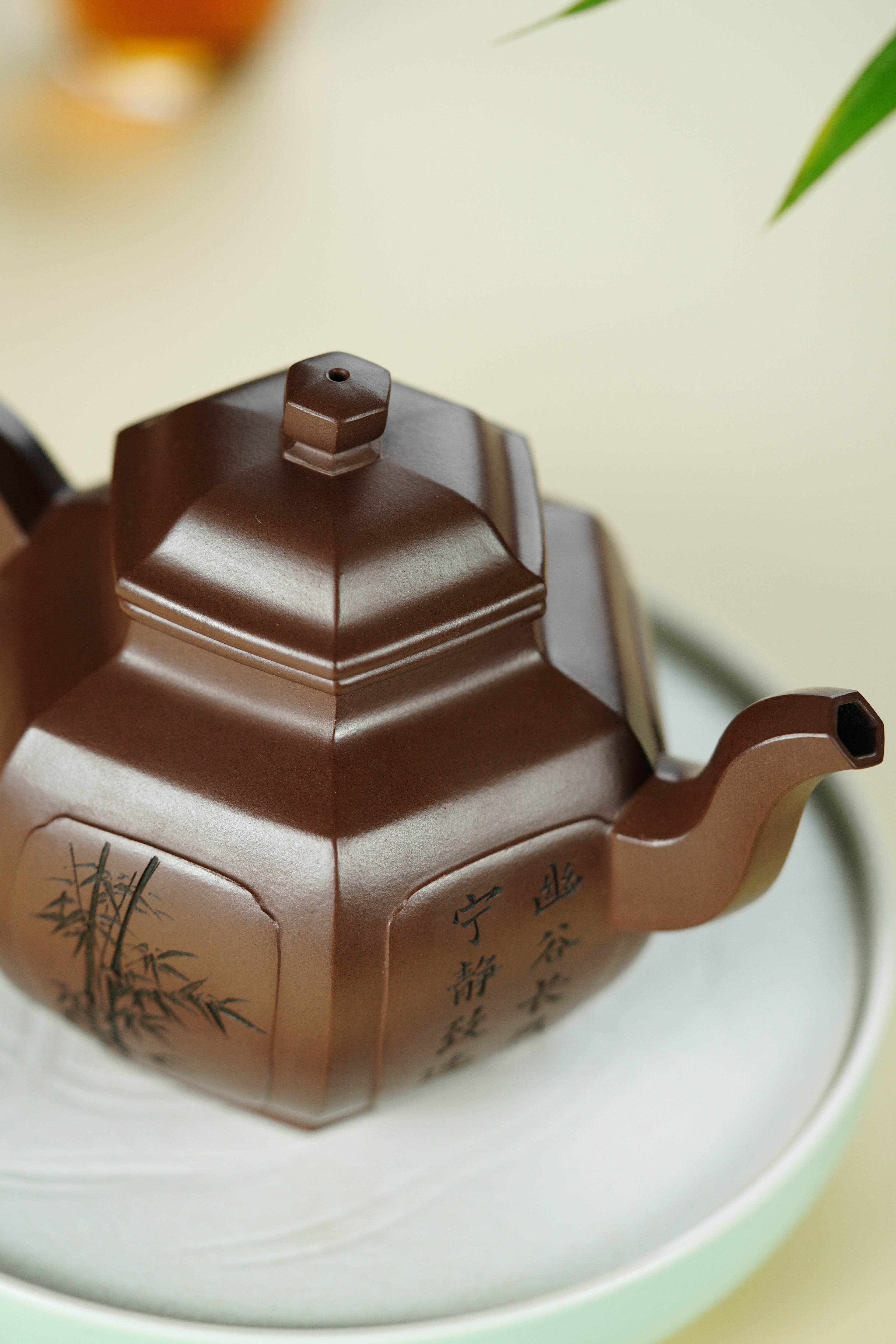 范大生嫡脉｜范秀芳制 范伟群装饰｜双省大师联诀紫砂臻品《六方宫灯壶》——原矿优质紫泥·550cc