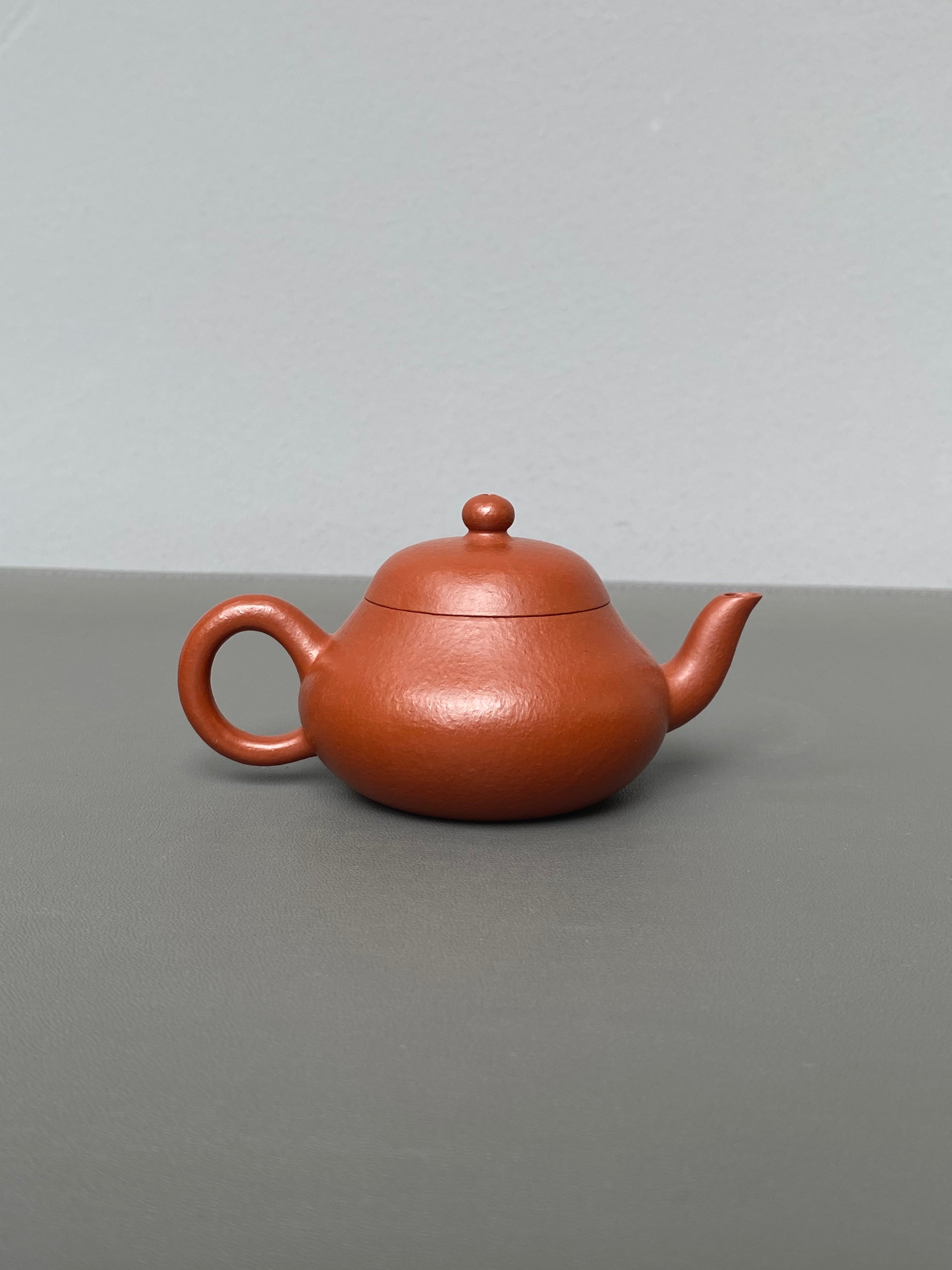 范泽锋高徒·邱爽紫砂潜力重器《梨形壶》——原矿优质粗砂朱泥·70cc ——江苏省级大师·邱爽 亲制