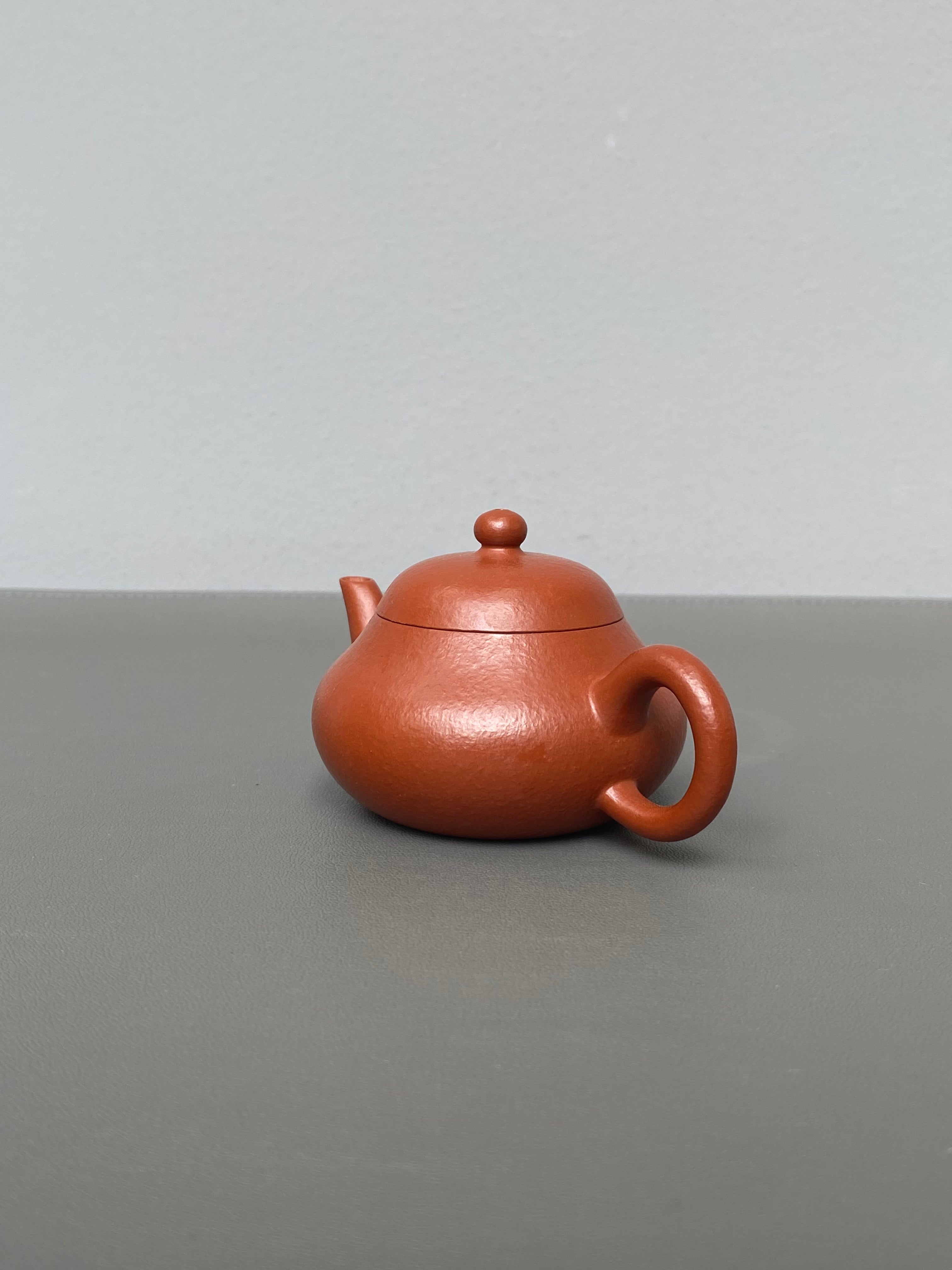 范泽锋高徒·邱爽紫砂潜力重器《梨形壶》——原矿优质粗砂朱泥·70cc ——江苏省级大师·邱爽 亲制