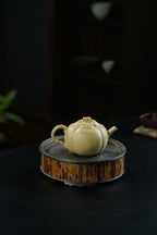 壶名：南瓜壶 容量：130cc 泥料：本山段泥 南瓜造型，匠心独运.