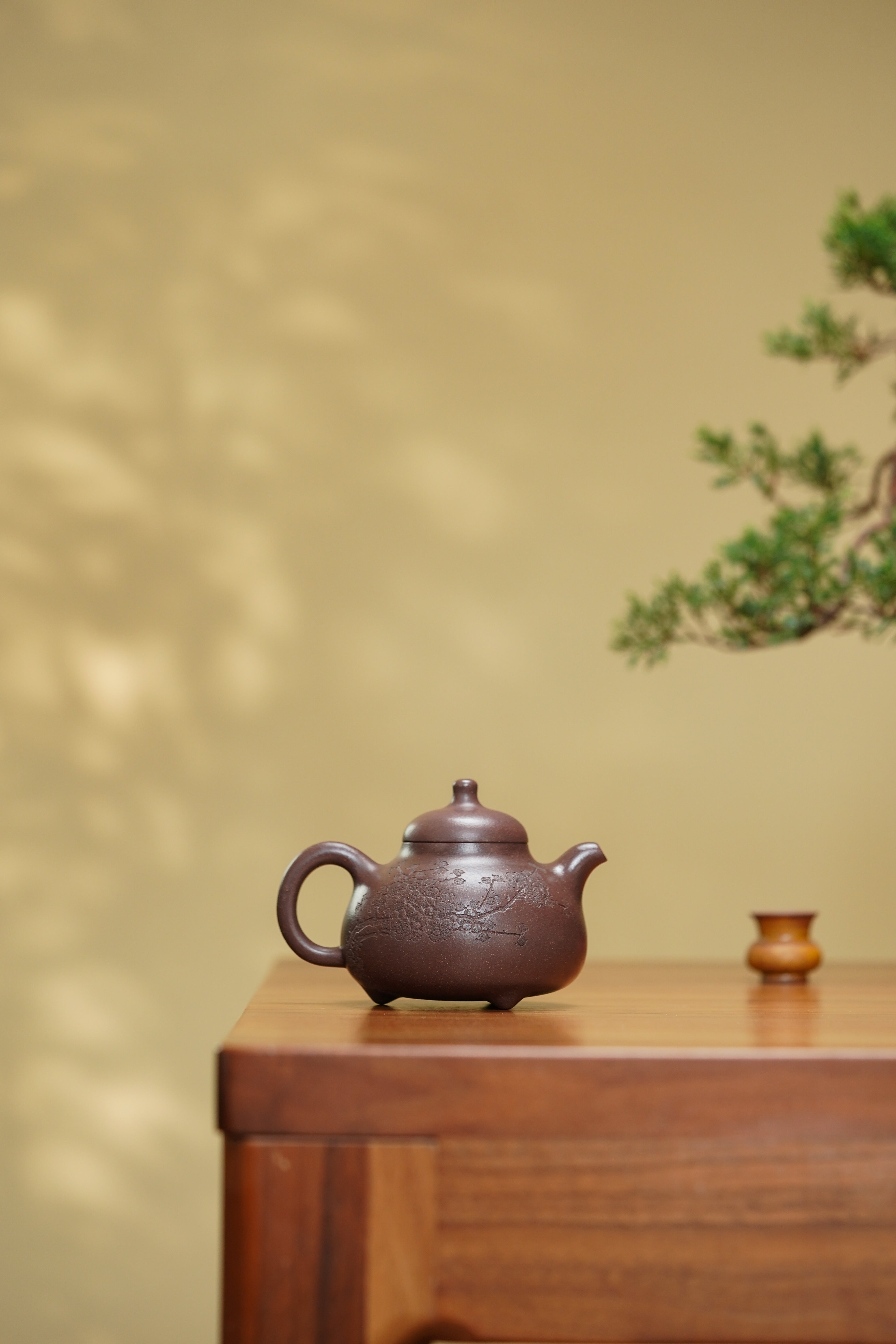 中国紫砂界当代梅王·朱炳浩(石陶）本工巅峰臻品《乳鼎壶》——原矿优质紫玉金砂·330cc