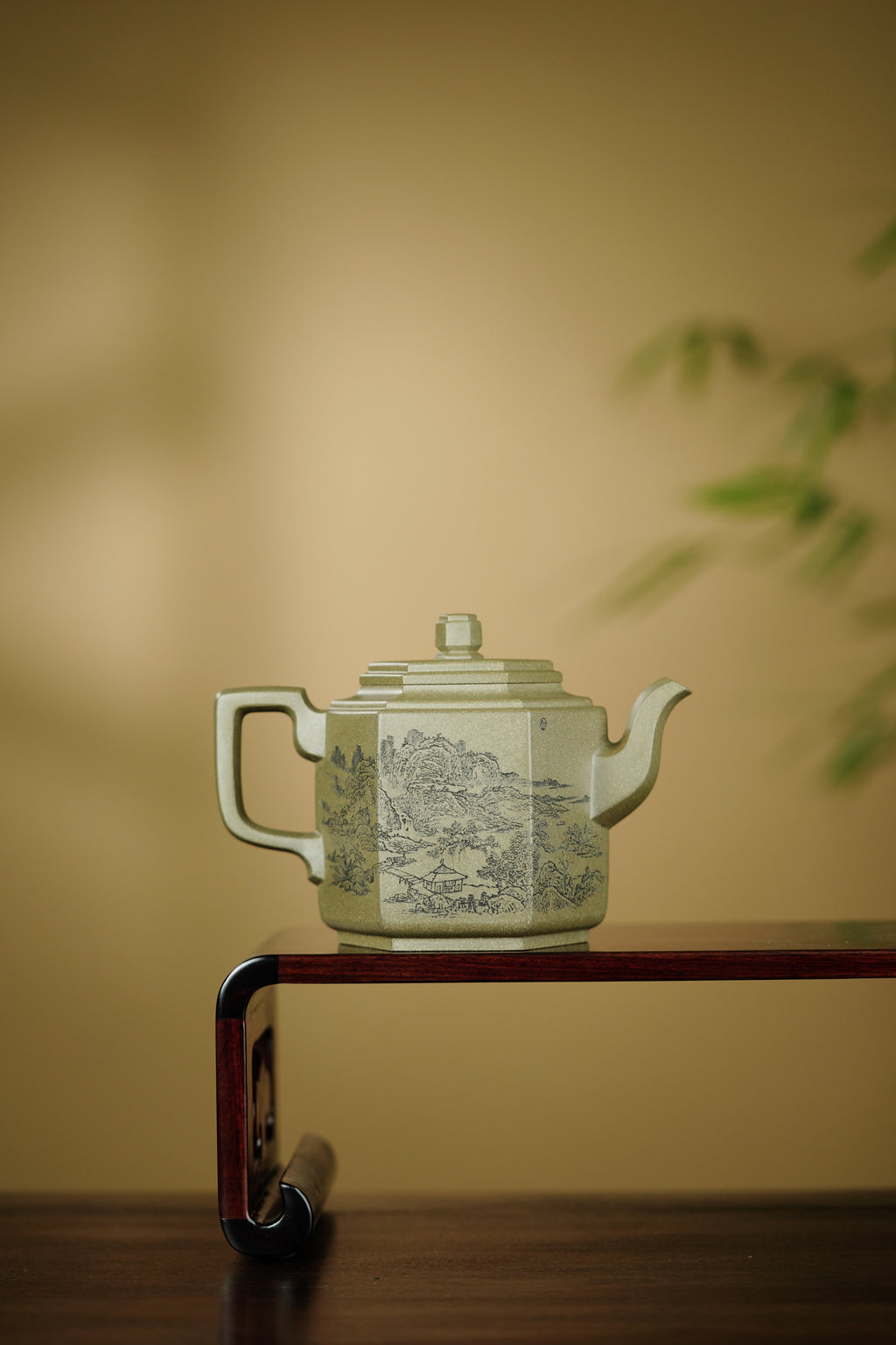 陈宏林大师传世巅峰臻品【高六方壶】业界标杆· ——原矿优质松华青段·420cc ——紫砂山水陶刻天花板·陈宏林亲工