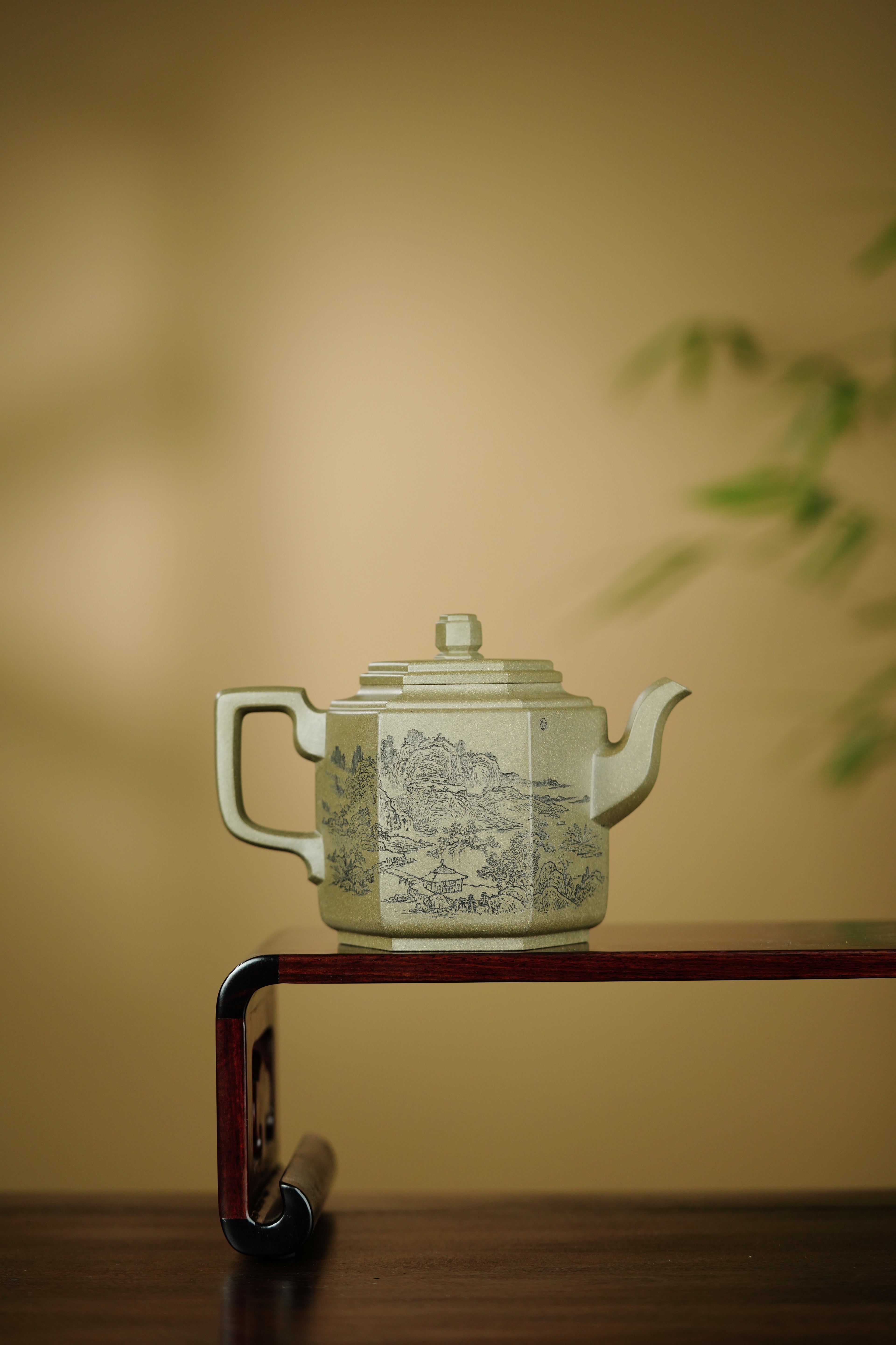 陈宏林大师传世巅峰臻品【高六方壶】业界标杆· ——原矿优质松华青段·420cc ——紫砂山水陶刻天花板·陈宏林亲工