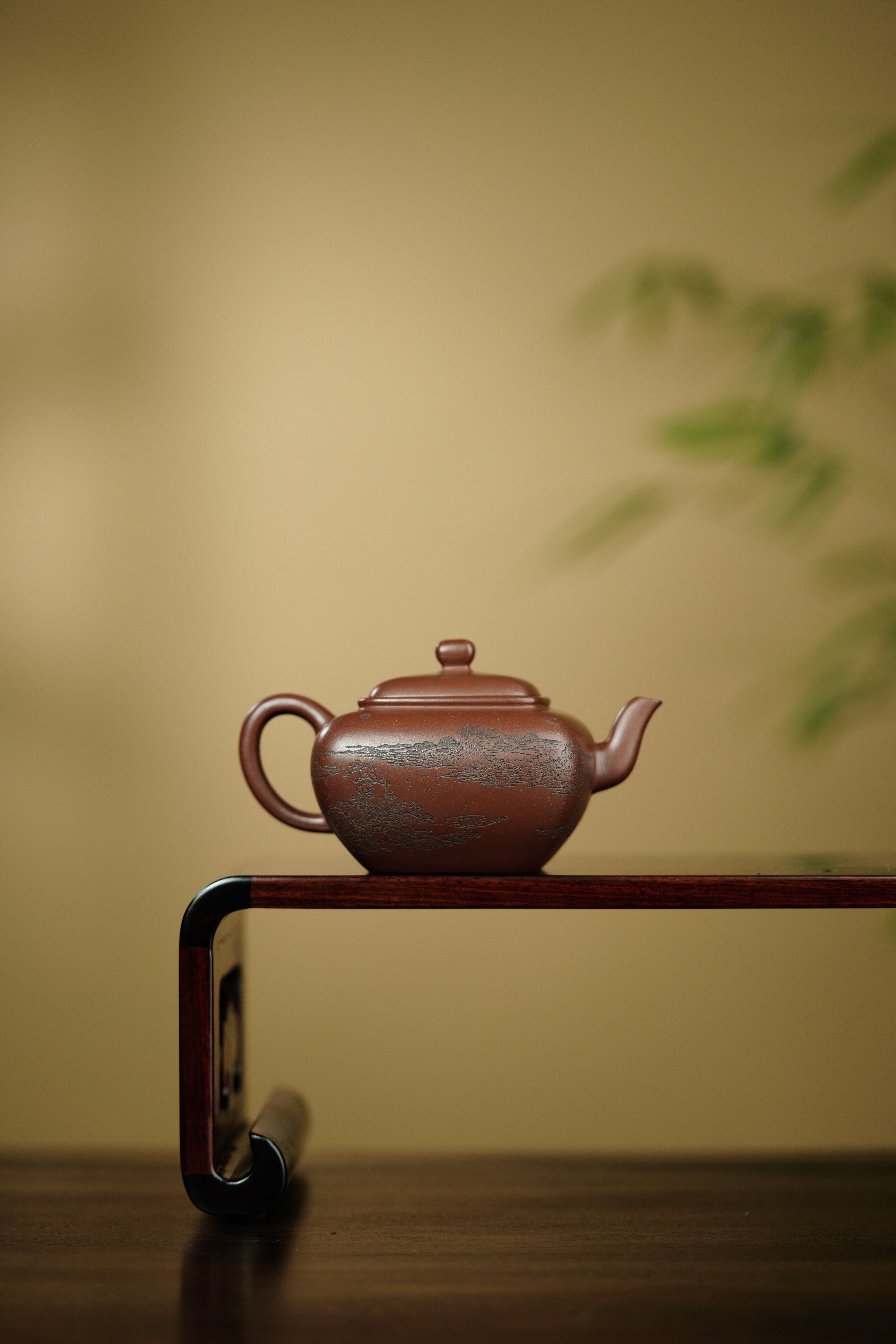 陈宏林大师传世巅峰臻品【无垢壶】业界标杆· ——原矿优质底槽清·190cc ——紫砂山水陶刻天花板·陈宏林亲工