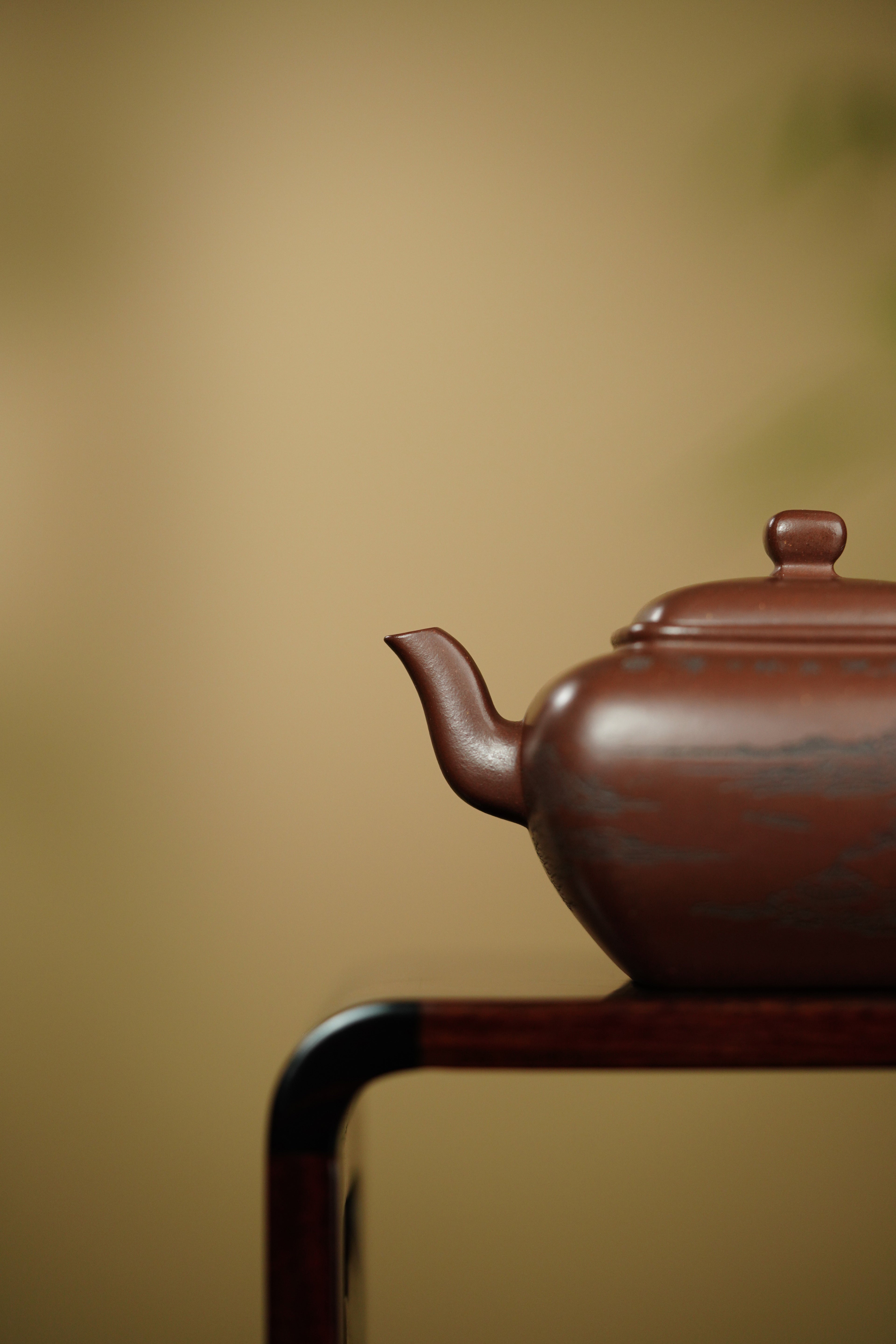 陈宏林大师传世巅峰臻品【无垢壶】业界标杆· ——原矿优质底槽清·190cc ——紫砂山水陶刻天花板·陈宏林亲工