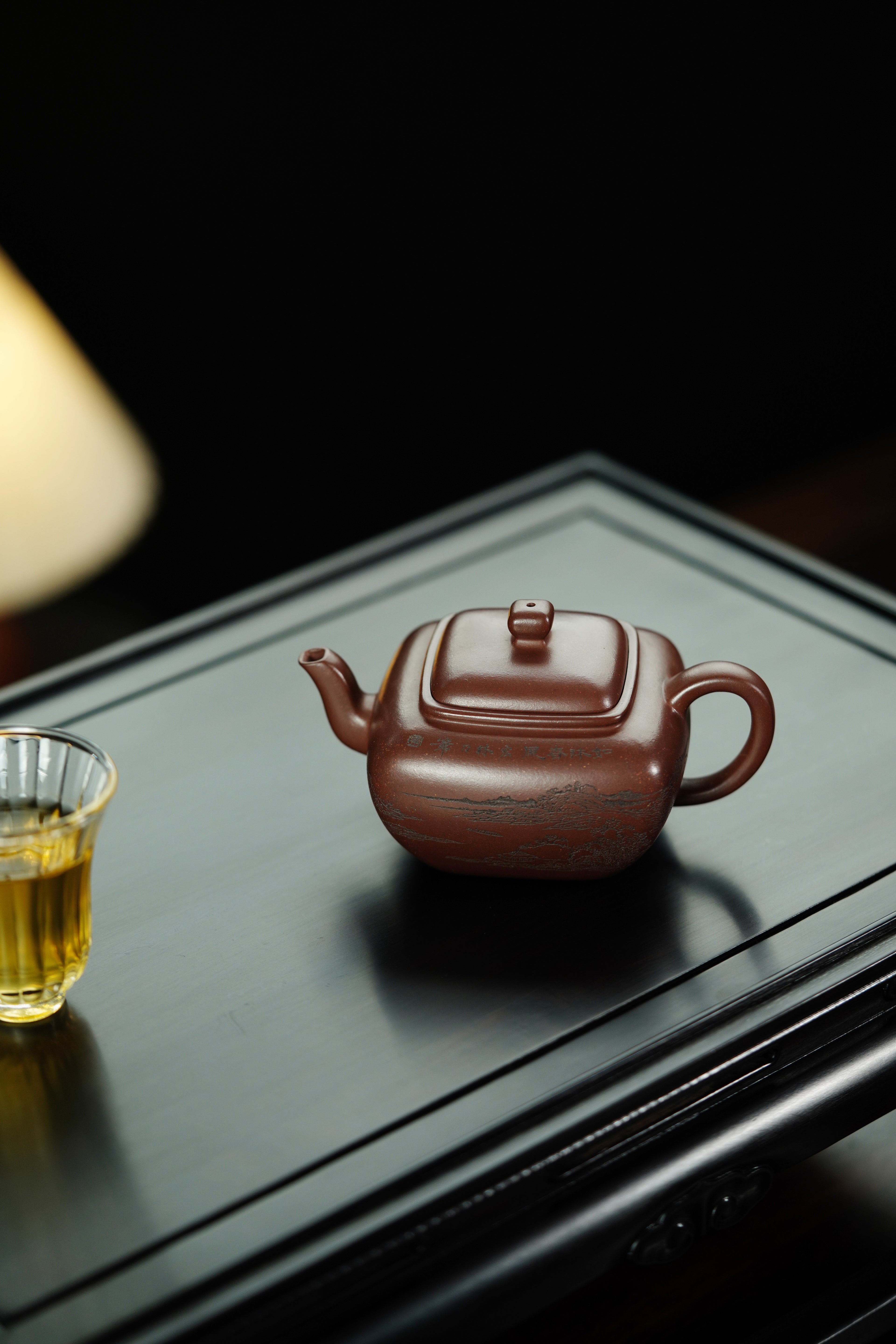 陈宏林大师传世巅峰臻品【无垢壶】业界标杆· ——原矿优质底槽清·190cc ——紫砂山水陶刻天花板·陈宏林亲工