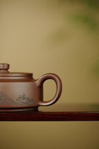 陈宏林大师传世巅峰臻品【周盘壶】业界标杆· ——原矿优质紫泥·160cc ——紫砂山水陶刻天花板·陈宏林亲工