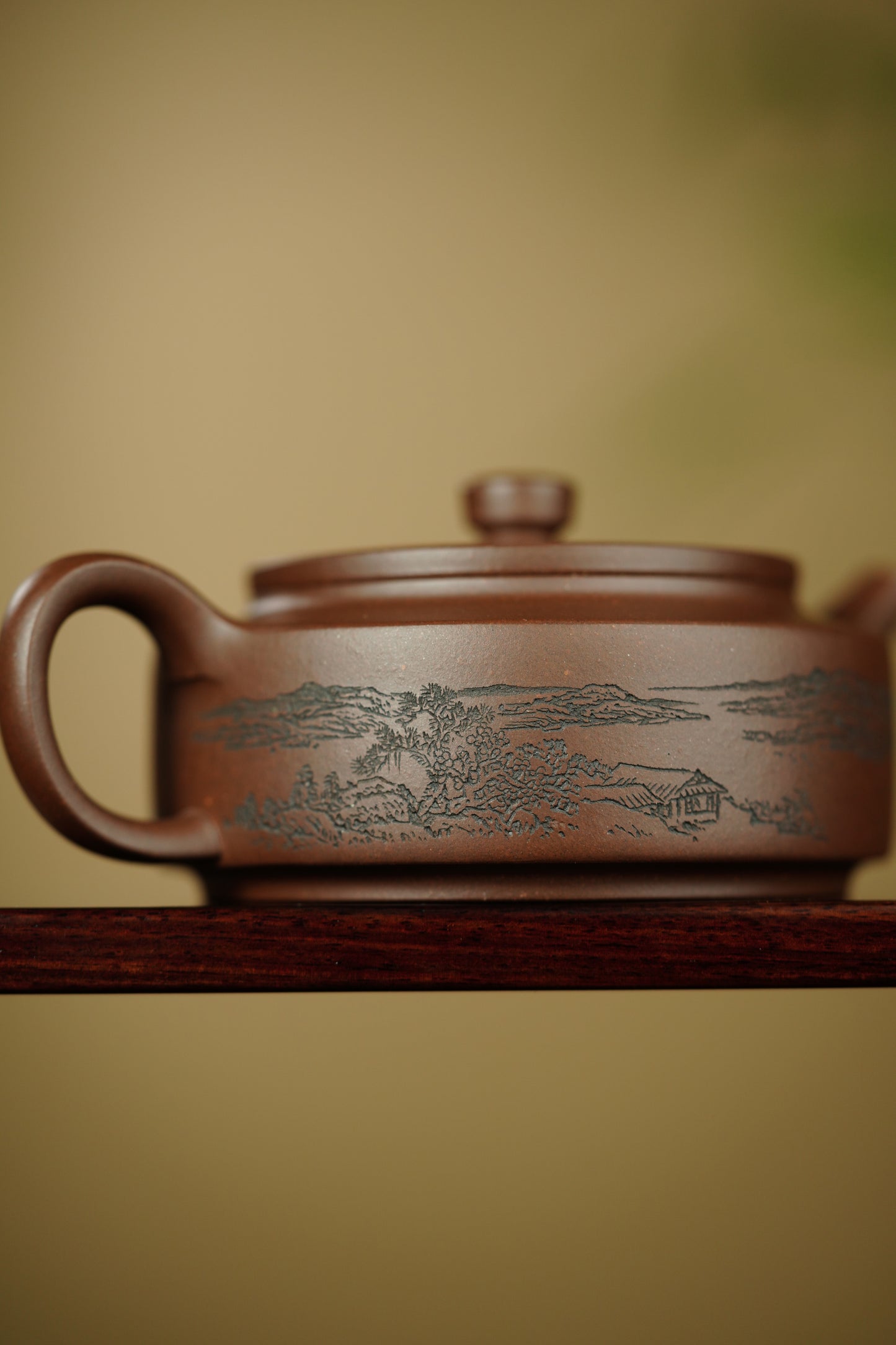 陈宏林大师传世巅峰臻品【周盘壶】业界标杆· ——原矿优质紫泥·160cc ——紫砂山水陶刻天花板·陈宏林亲工