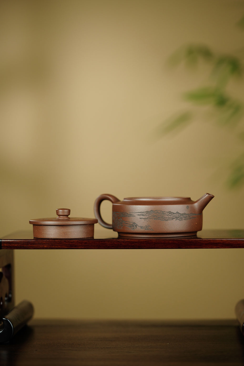 陈宏林大师传世巅峰臻品【周盘壶】业界标杆· ——原矿优质紫泥·160cc ——紫砂山水陶刻天花板·陈宏林亲工